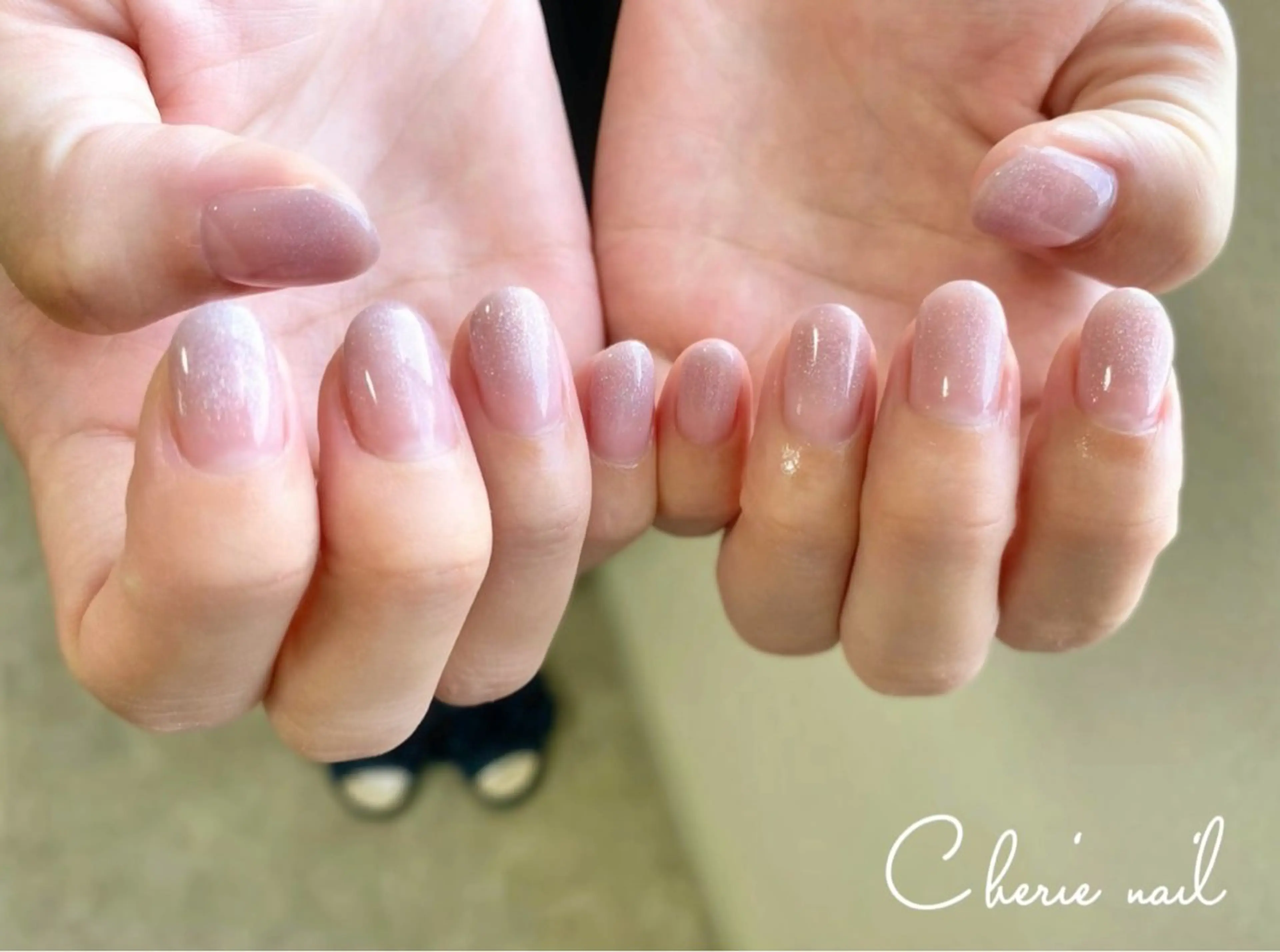 ネイル ジェルネイル グラデーション ラメ(グリッター) ラメグラデーション オフィスネイル Cherienail yunaのネイルデザイン