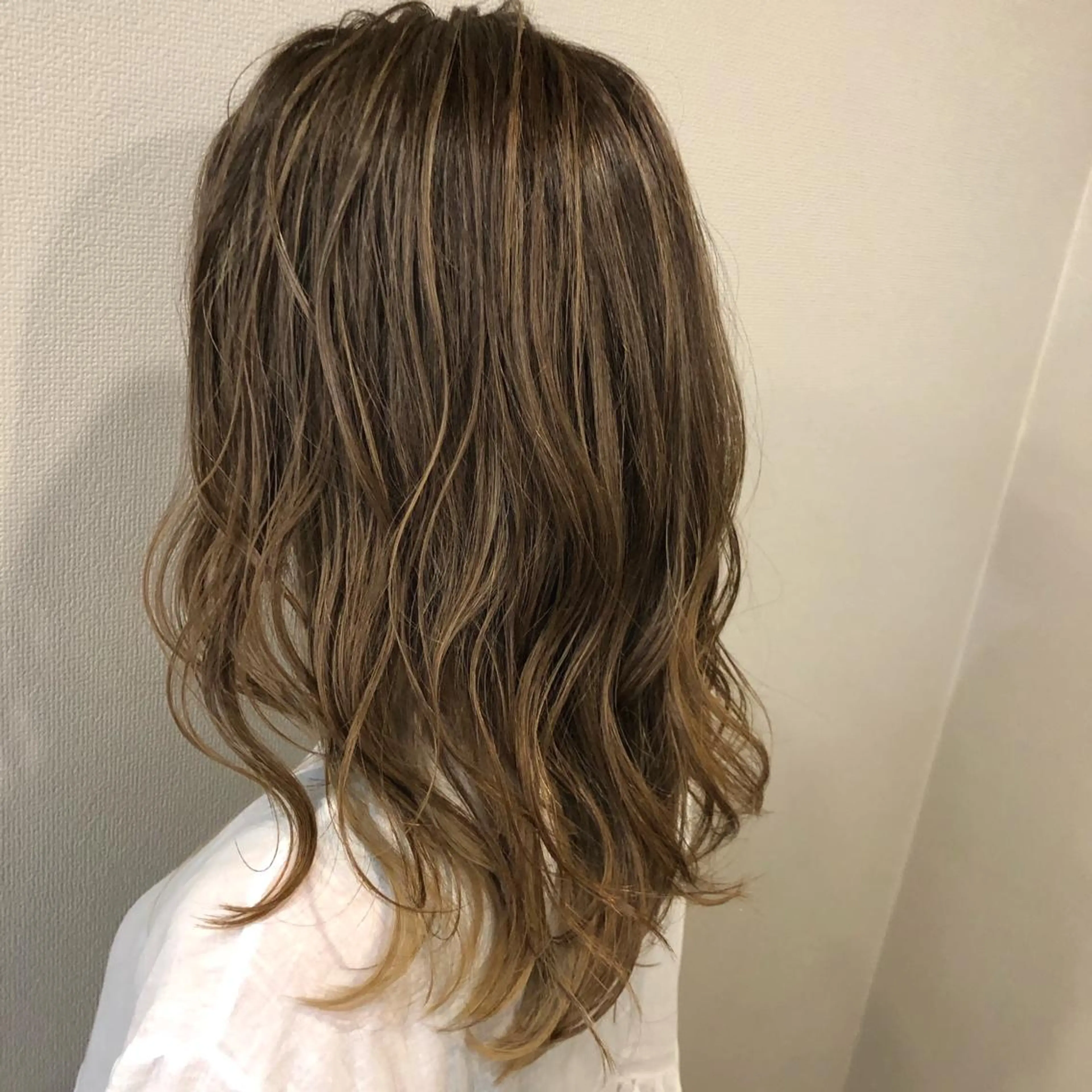 セミロング カラー ブリーチ ケアブリーチ ハイライトカラー ハイライト 山口 浩之のヘアスタイル