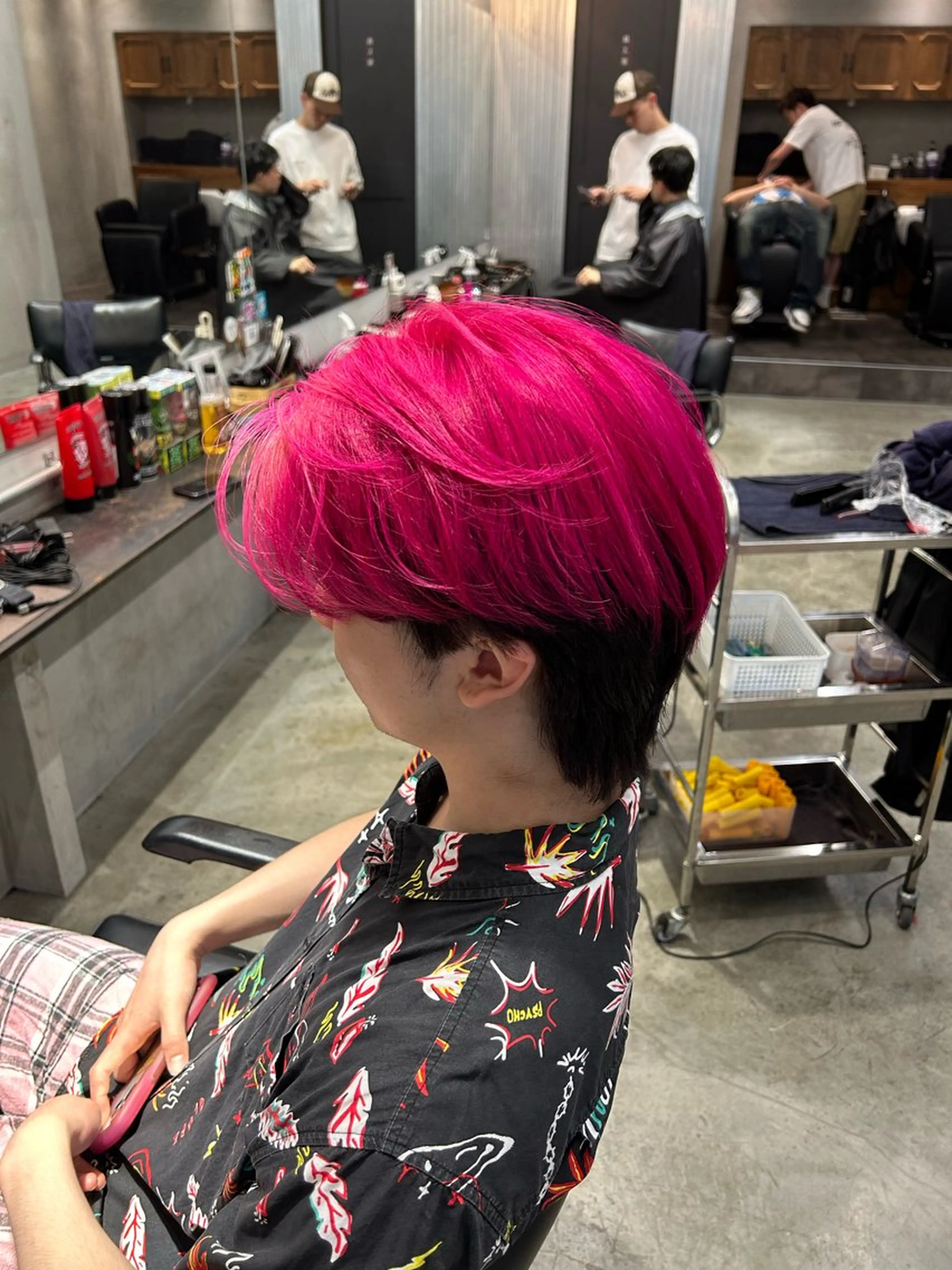 ミディアム カラー 黒髪 デザインカラー ピンクカラー 【明大前フェード/ メンズパーマ/岳】のヘアスタイル