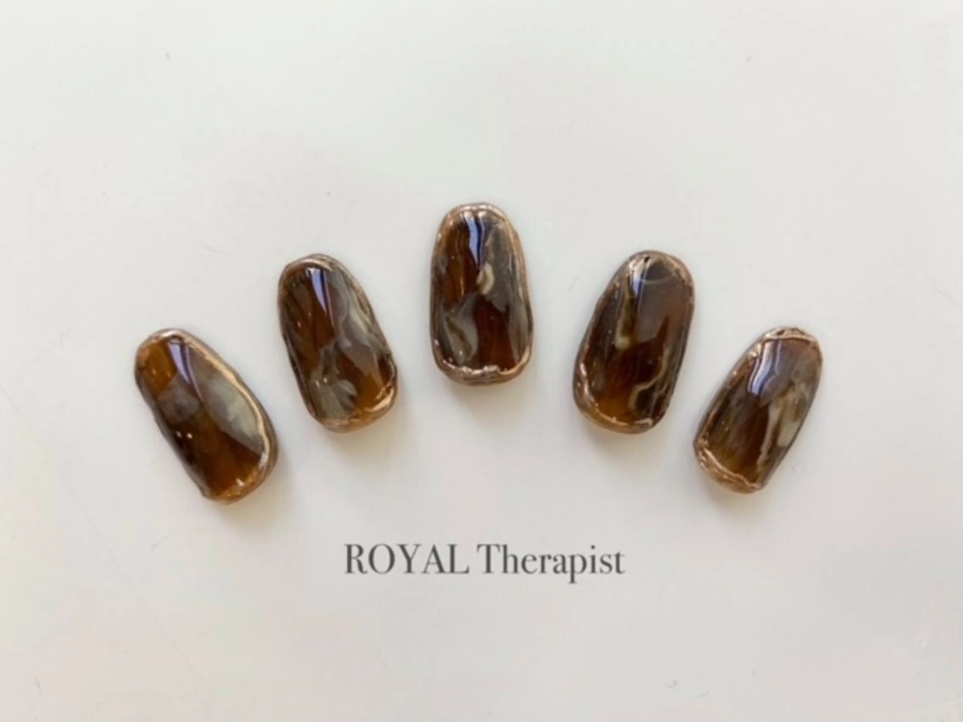 ネイル 【山岡】 ロイヤル•セラピストのネイルデザイン