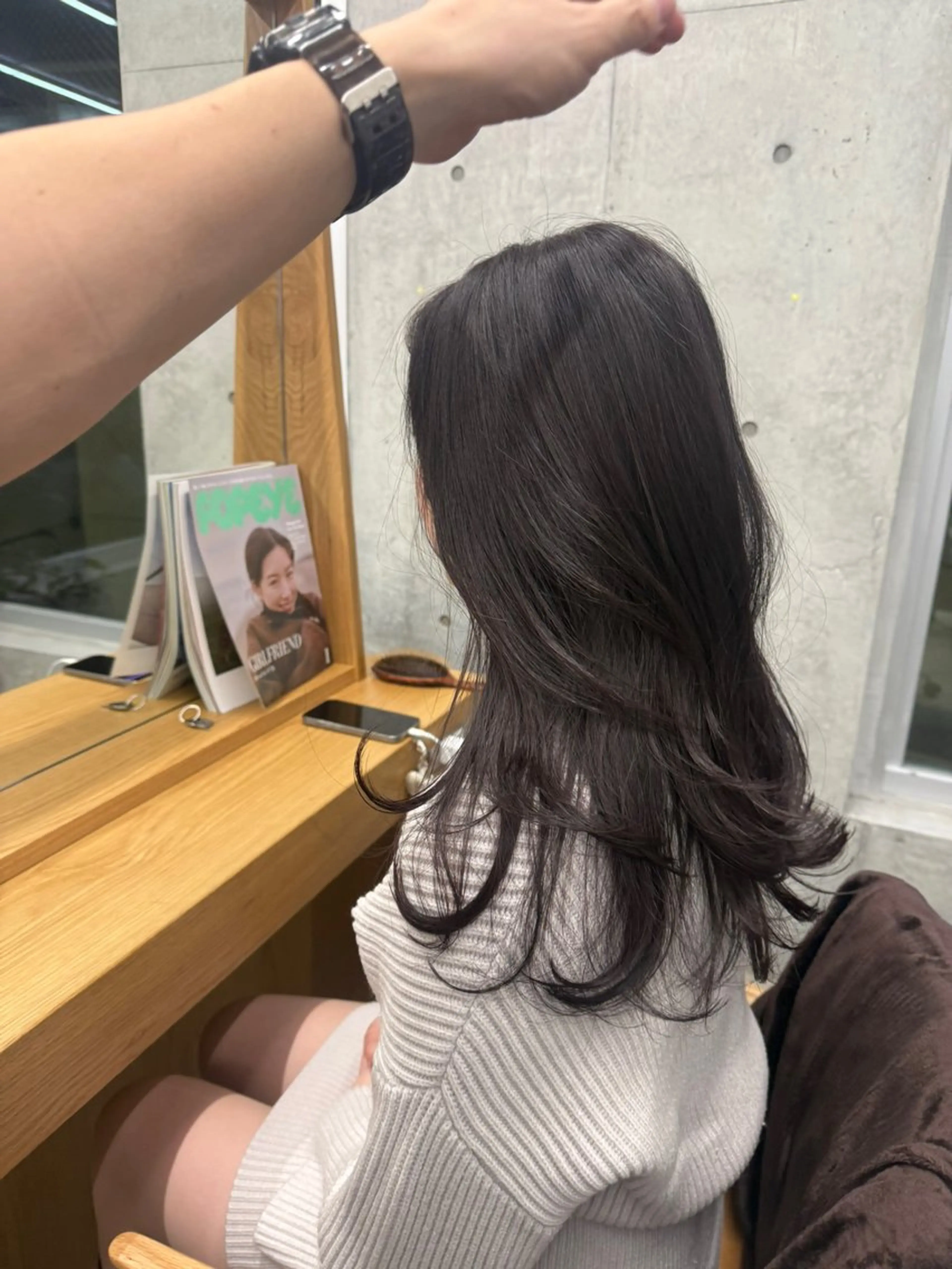 ロング カラー ロングレイヤー アッシュ ベージュカラー ブリーチ 透明感カラー カット ヘアカラー トリートメント 誰より丁寧なカット/ 小林輝/レイヤーのヘアスタイル