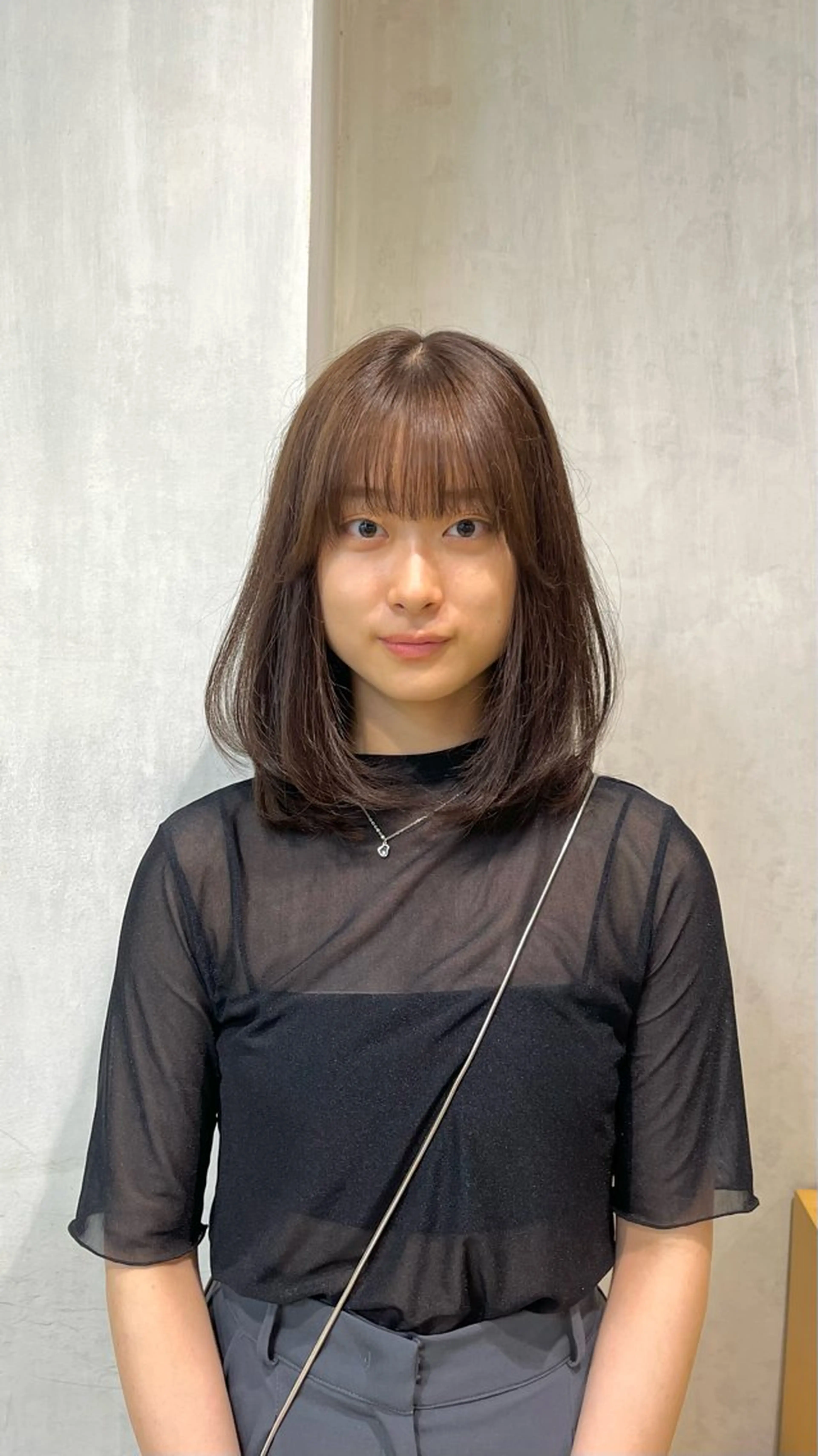 ミディアム カット 牧下 晴香のヘアスタイル