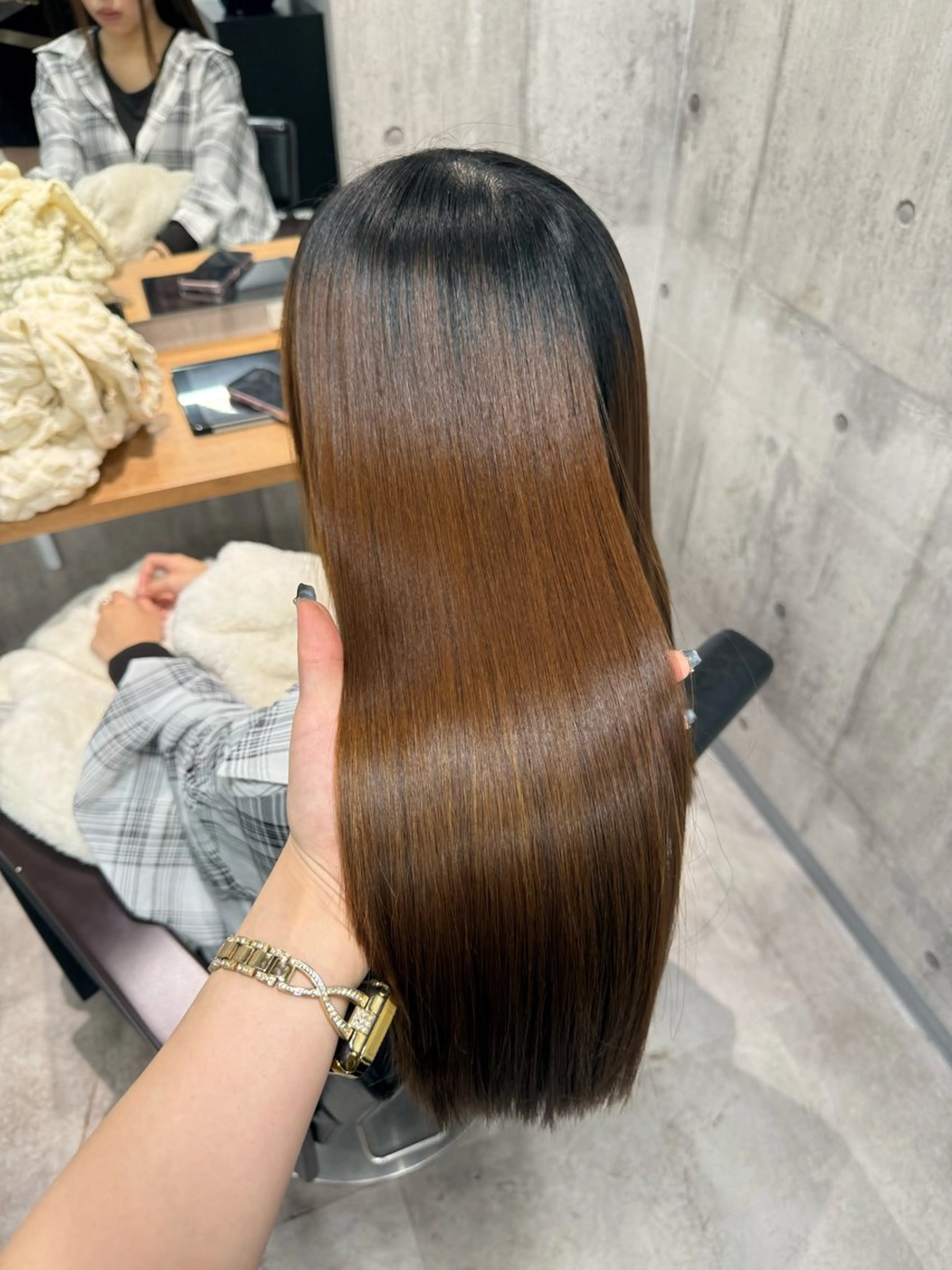 ロング ayano /レイヤー/艶カラーのヘアスタイル