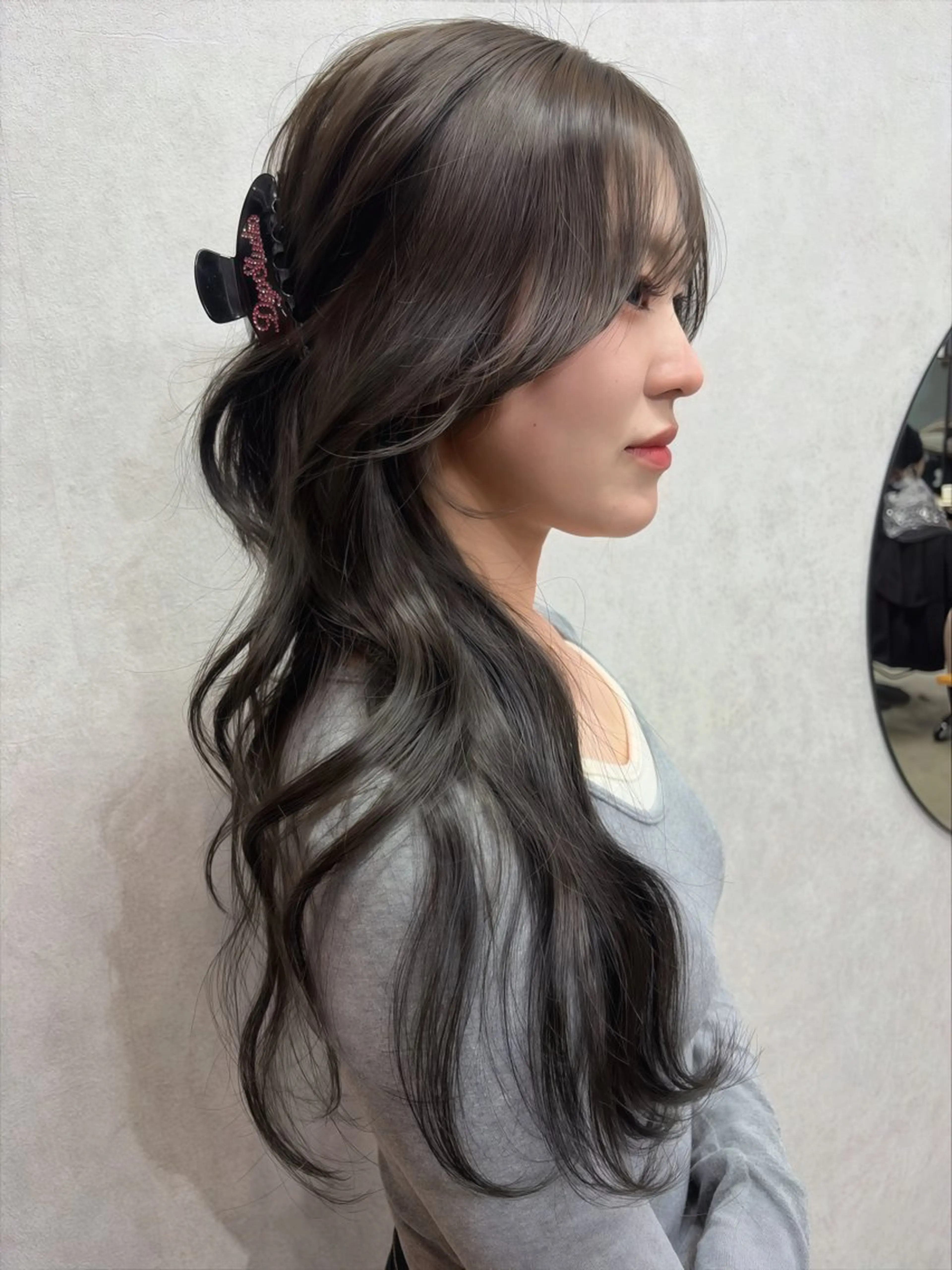 ロング ヘアカラー maya レイヤーカットのヘアスタイル