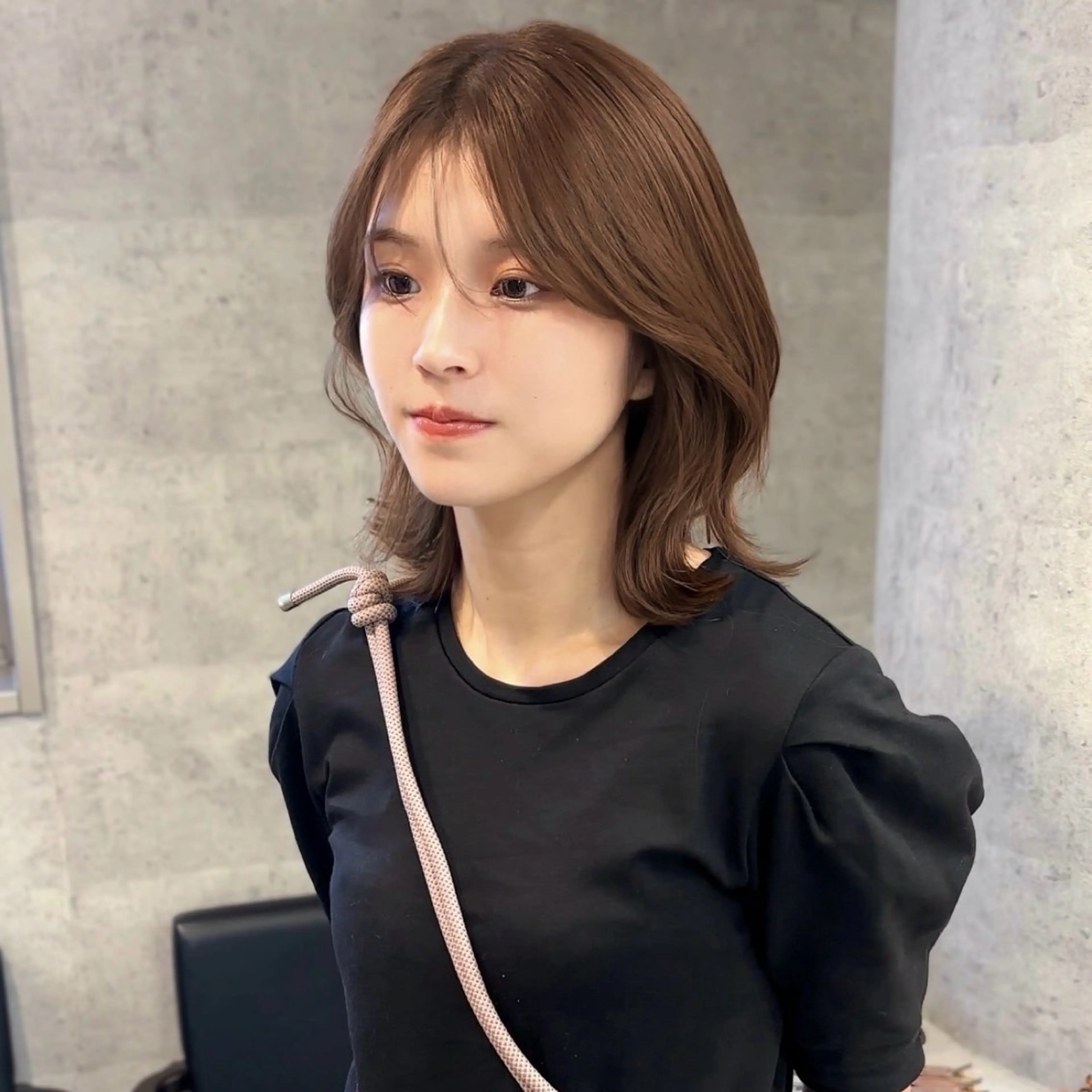 ミディアム くびれヘア 韓国風ヘア レイヤーカット シースルーバング 新宿/韓国レイヤー/ 顔まわり/メンズヘアのヘアスタイル