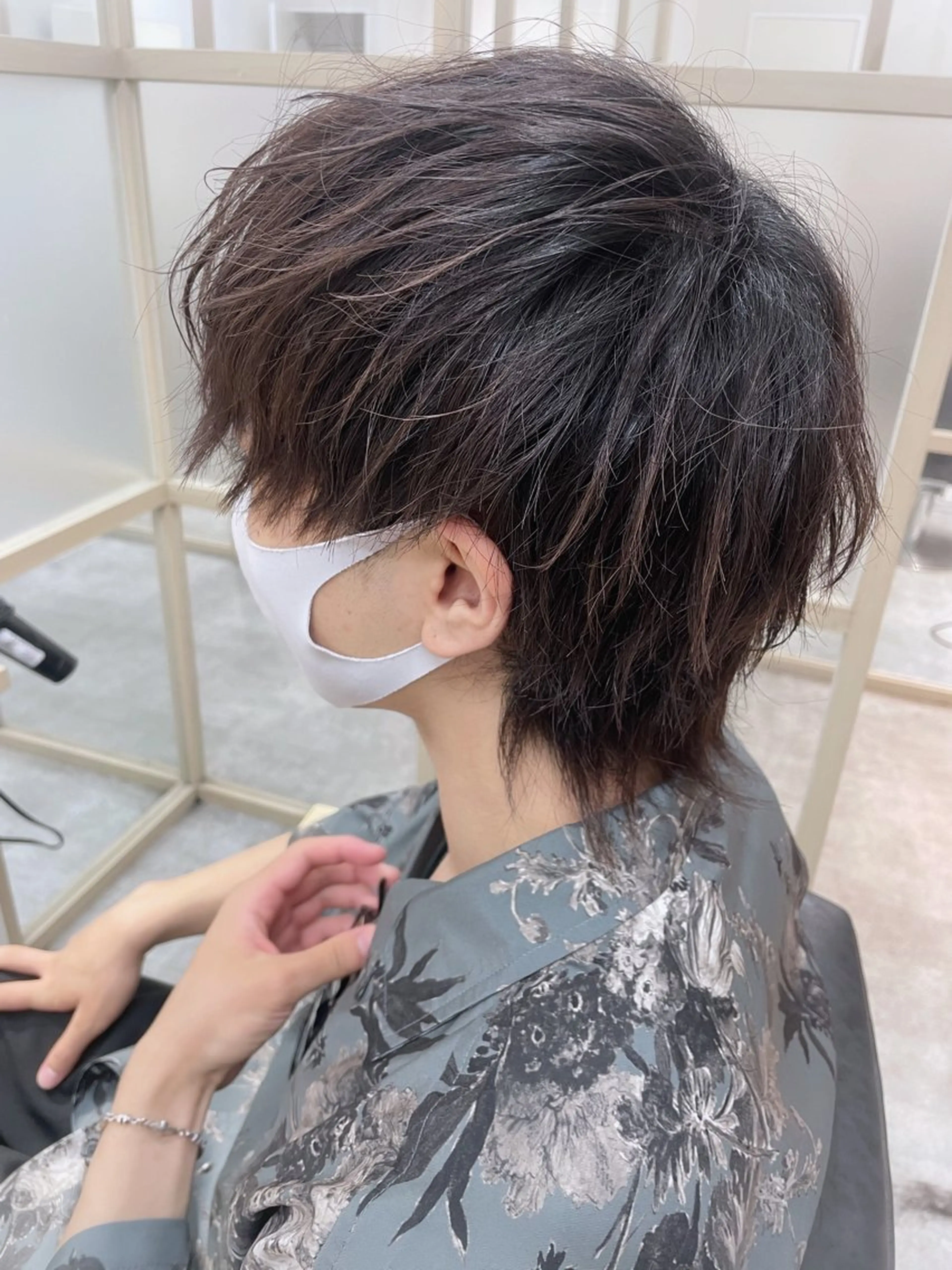 ミディアム メンズ カット ヘッドスパ ☁️ケアブリーチ￤ ウルフ￤Shioriのヘアスタイル