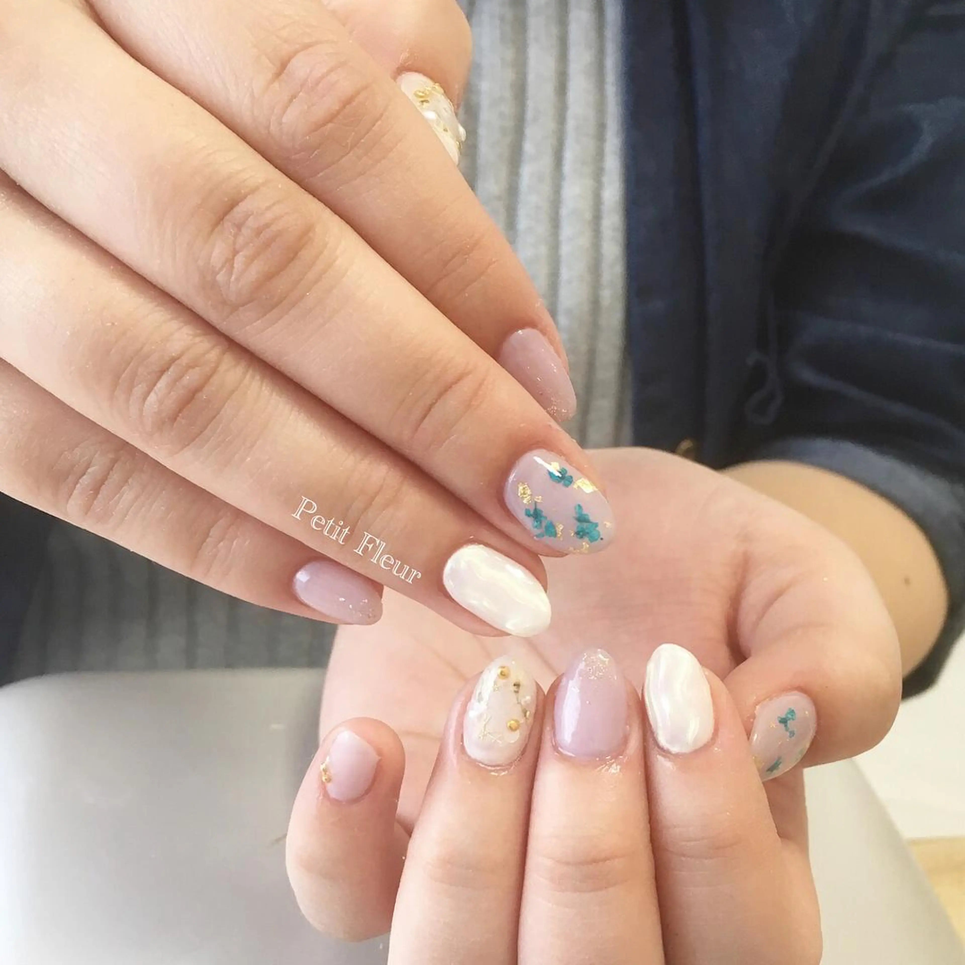 ネイル 持ち込み ニュアンスネイル 春ネイル Petit Fleur所属・青柳 亜梨奈のマツエク・マツパデザイン