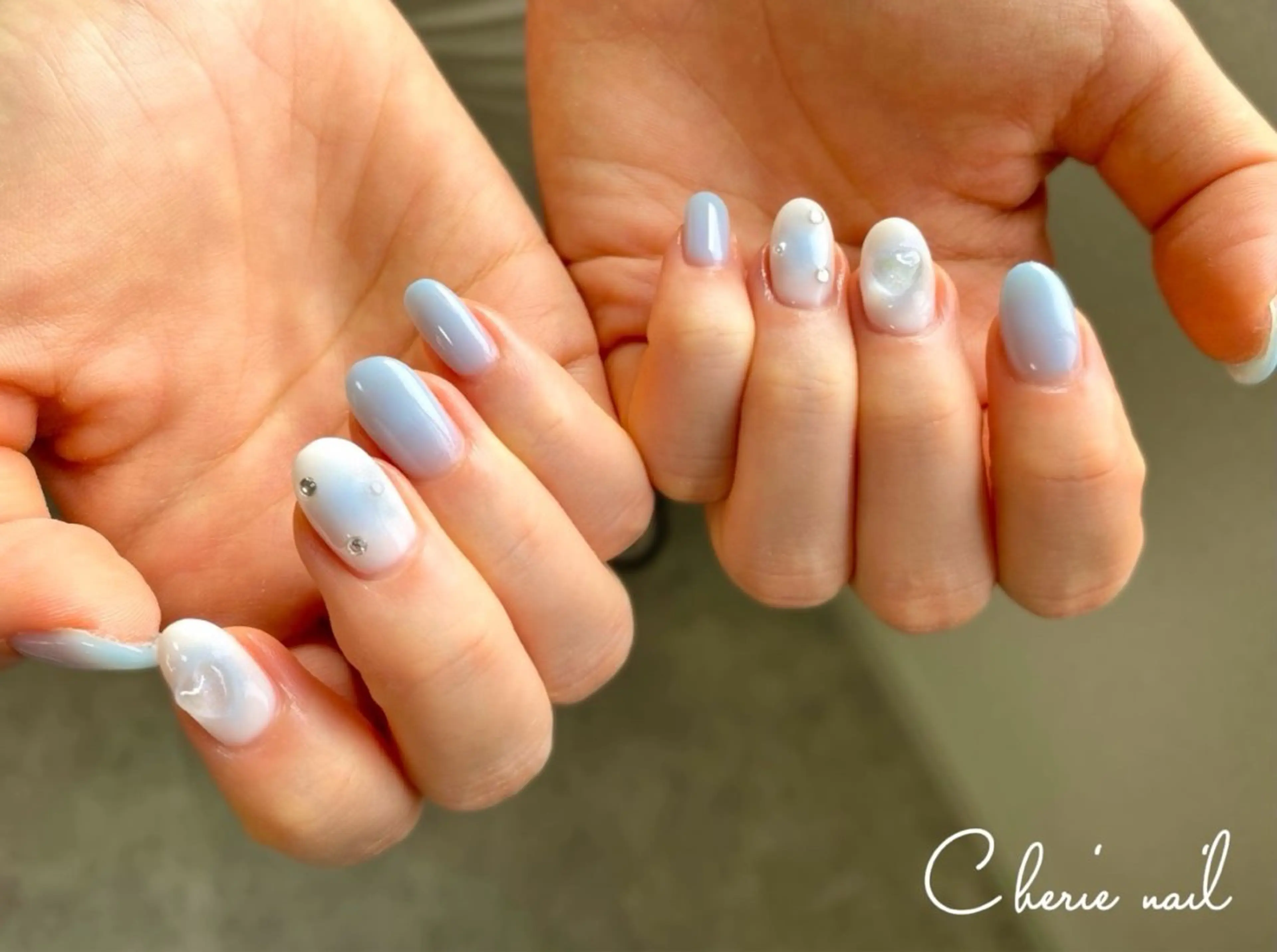 ネイル ブルー チークネイル ジェルネイル ハート パステルネイル ハンドネイル Cherienail yunaのネイルデザイン