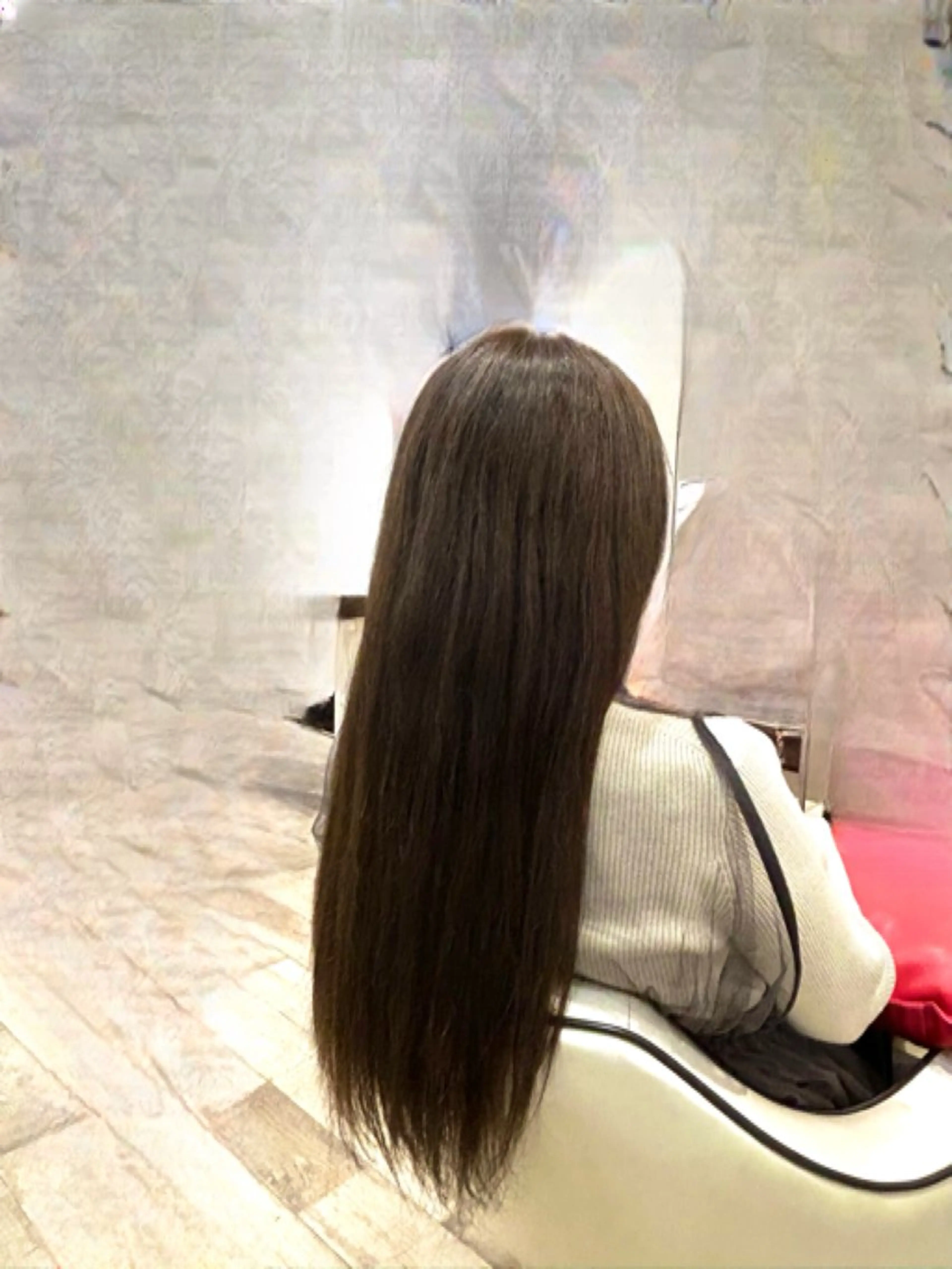 ロング カラー グレージュ 顔周りカット Kurumi リトル渋谷のヘアスタイル