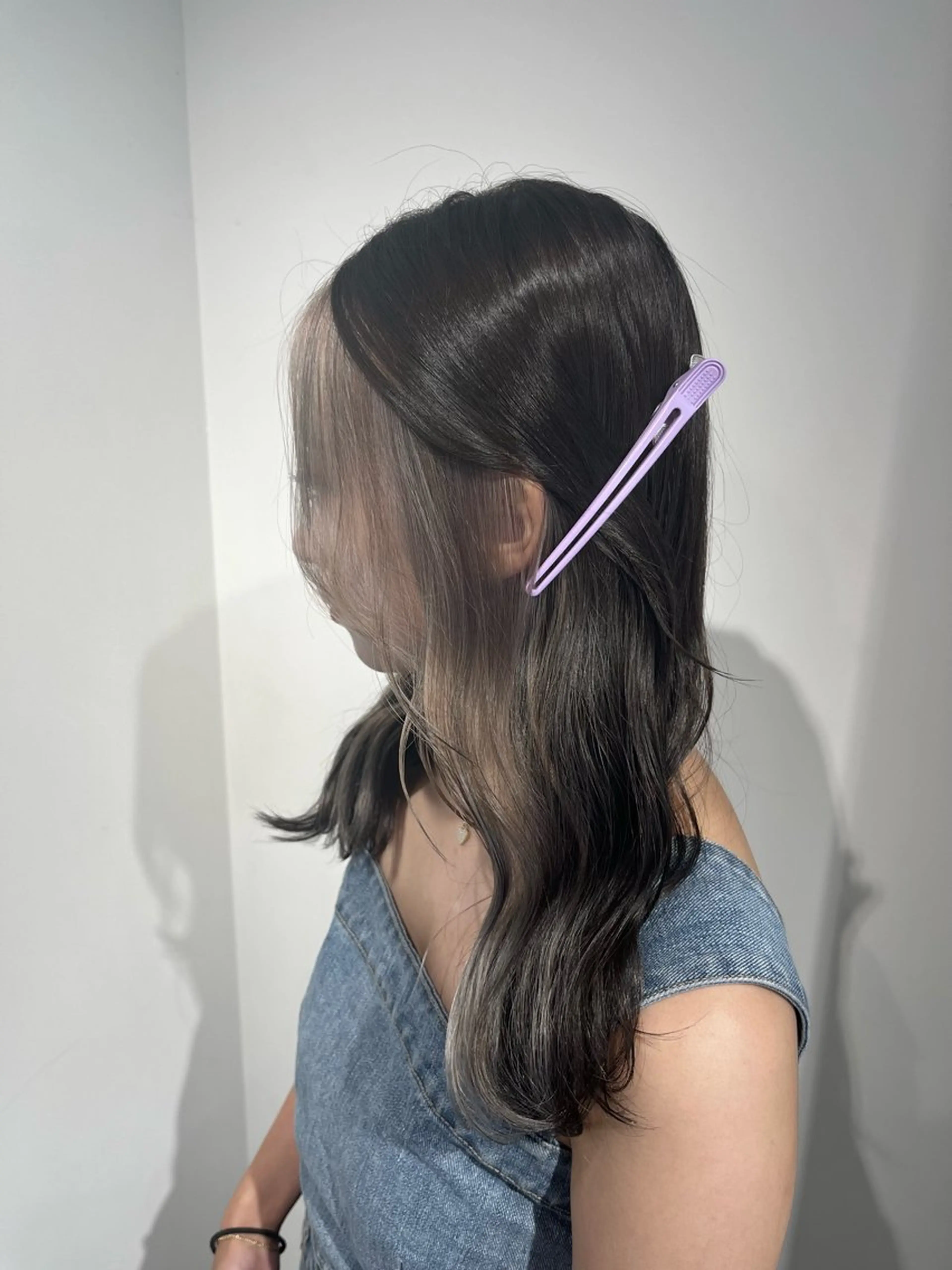 ロング ミストバング ヘアカラー 吉原葵/ハイトーン /インナーカラーのヘアスタイル