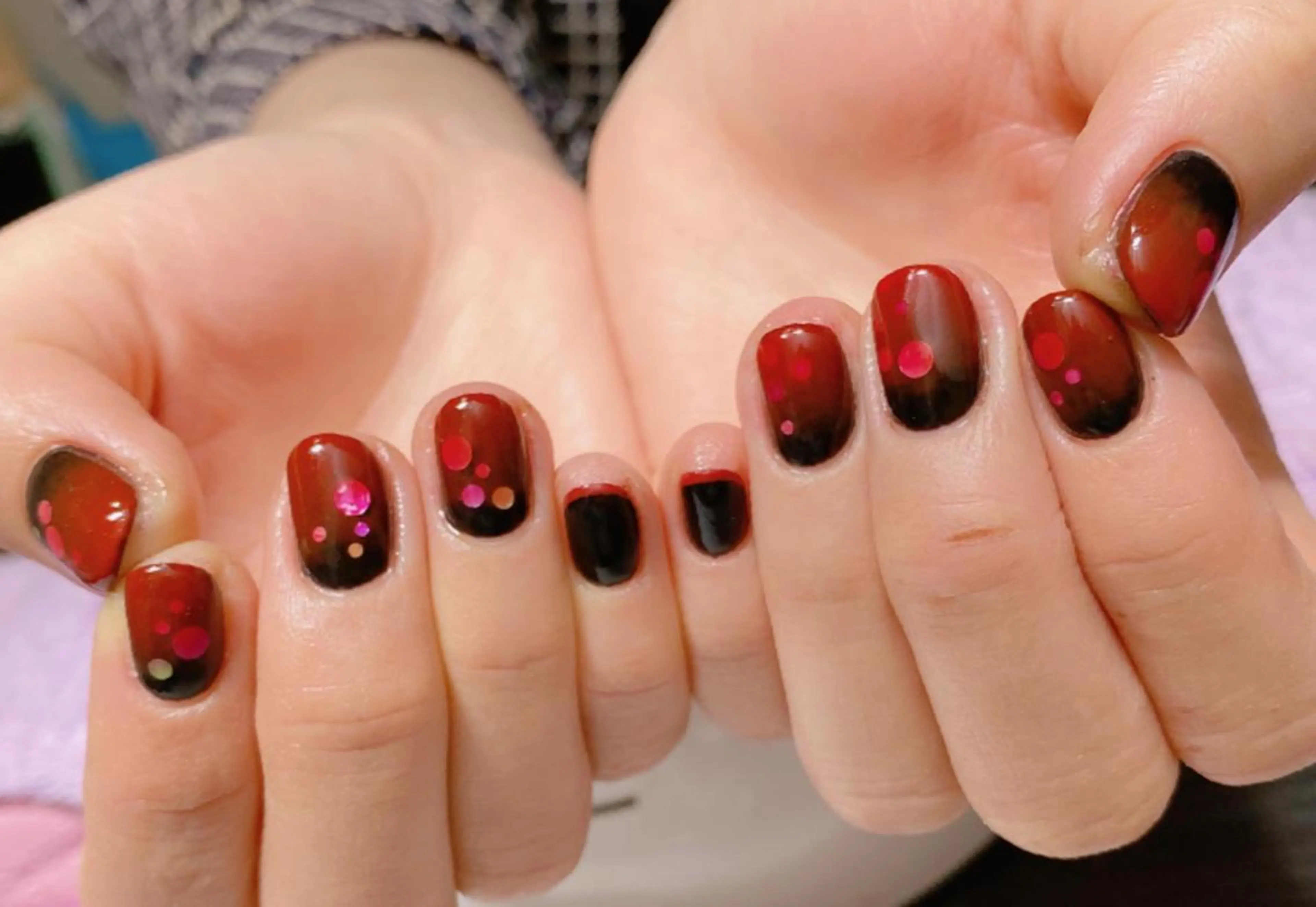 ネイル ホログラムネイル 赤色 ハンドネイル ハンドケア u sのネイルデザイン