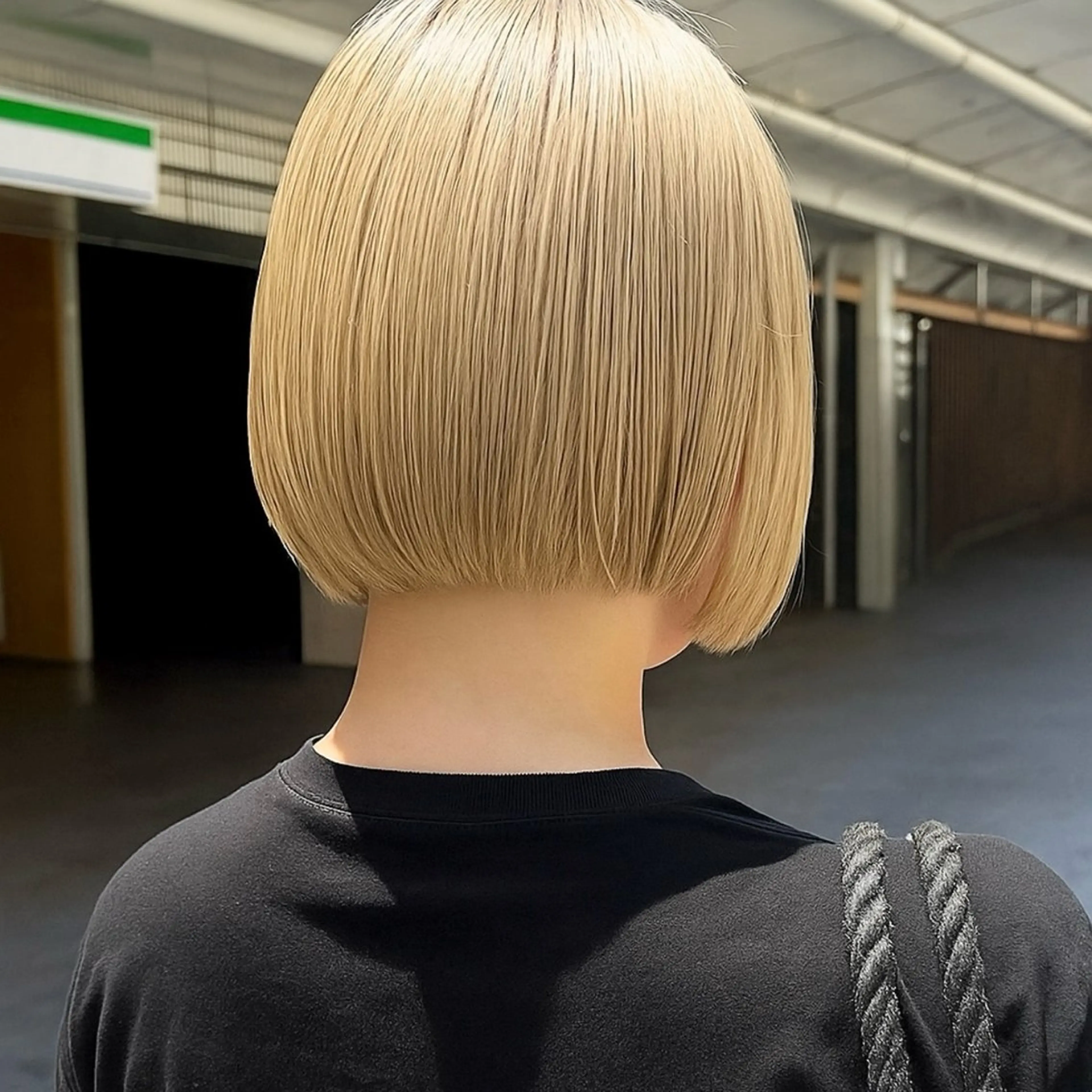 【ブリーチカラーはこちら👩‍🦳】　カット+ケアブリーチ+髪質改善カラー　　《ハイトーンカラー/ミルクティーベージュ》の写真