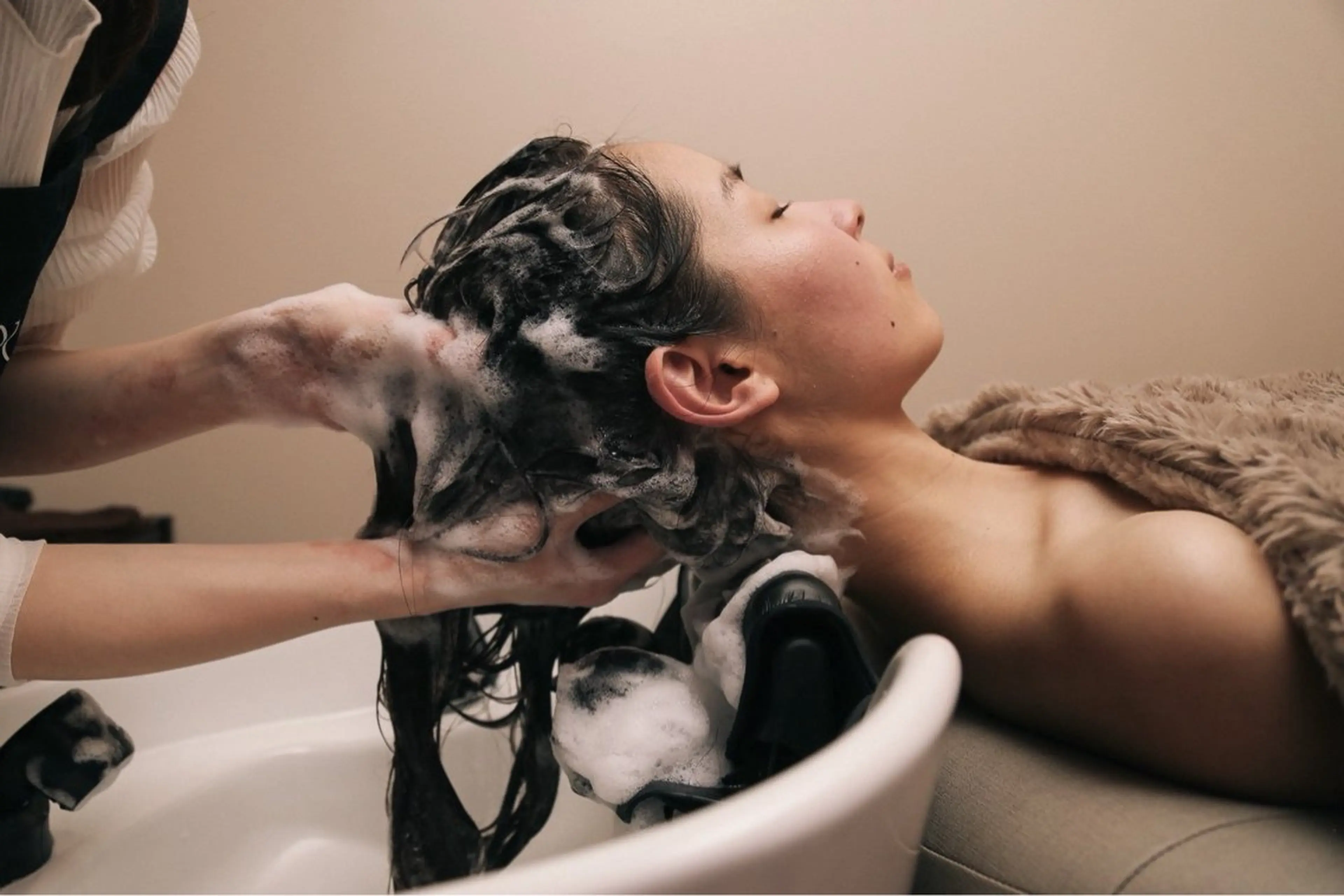 【寝ても疲れが取れない方へ】首・肩の重さを頭からゆるめるヘッドスパ60分の写真