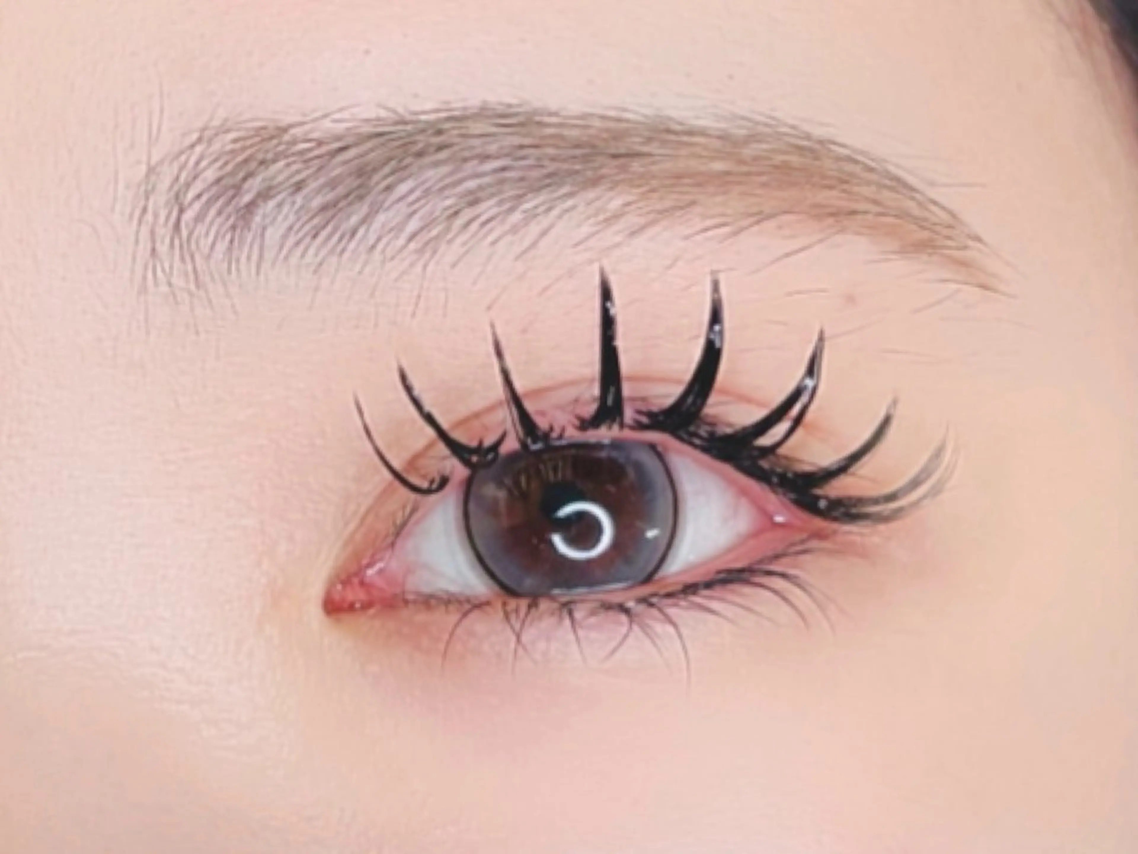 マツエク・マツパ 付け放題 バインドロック 束感まつ毛 フラットラッシュ パリジェンヌラッシュリフト マツエク AURORA RINAのマツエク・マツパデザイン