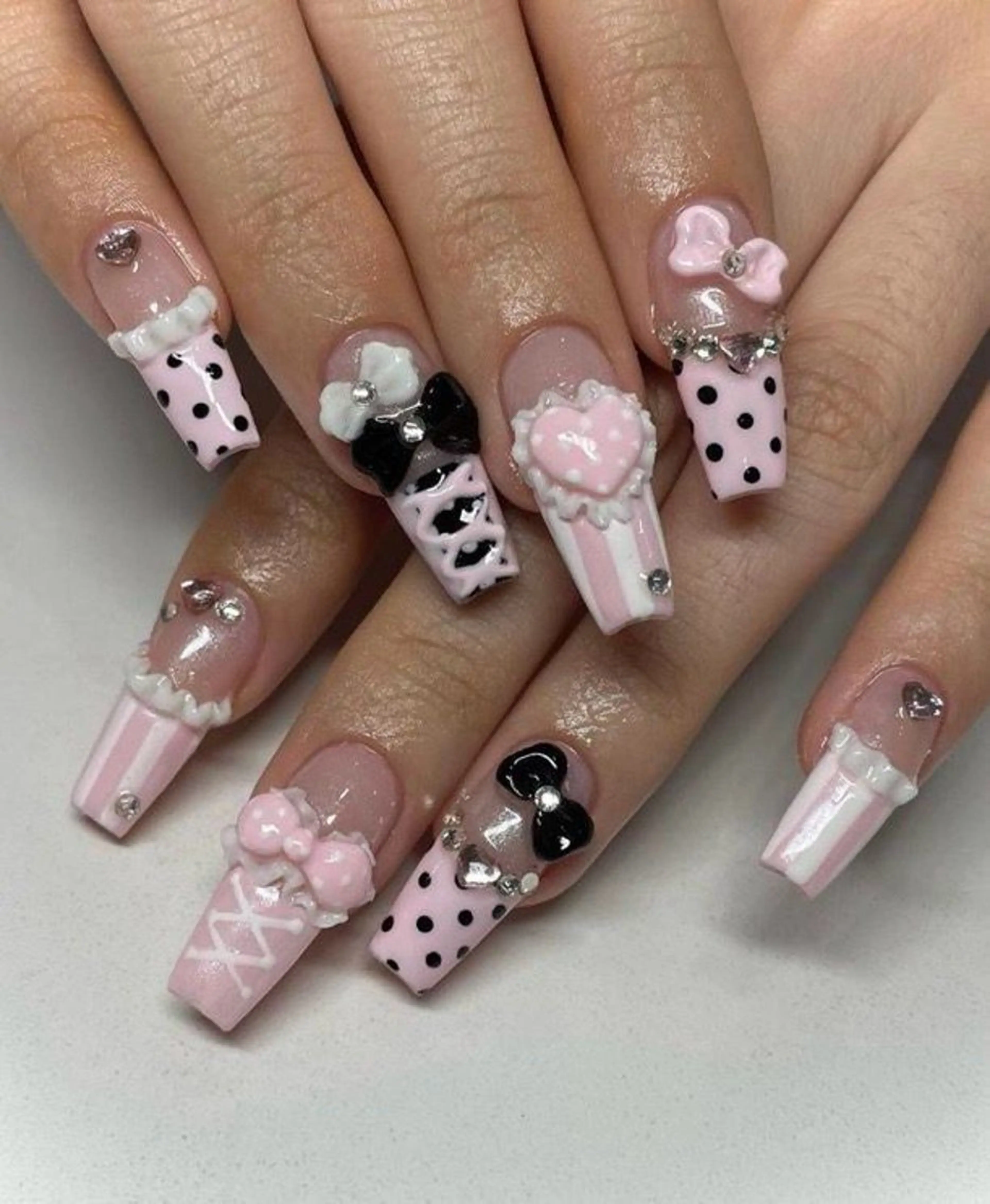 ネイル 長さ出し フレンチネイル 韓国ネイル 赤色 ネイルチップ ハンドネイル Lee Nailsのネイルデザイン
