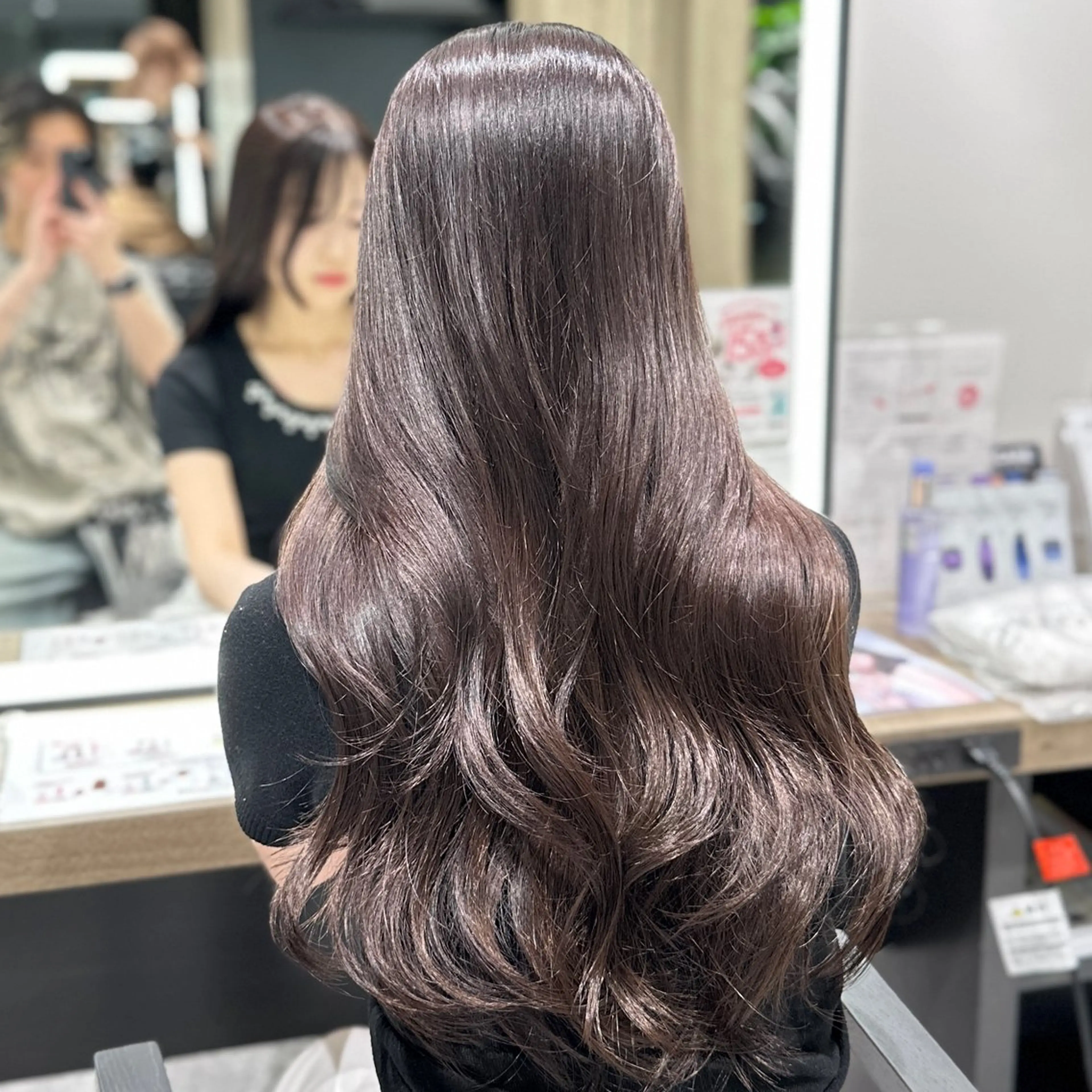 ロング カラー グレージュ ラベンダーカラー ラベンダーグレージュ ラベンダーグレー レイヤー/グレージュ メンズパーマのヘアスタイル