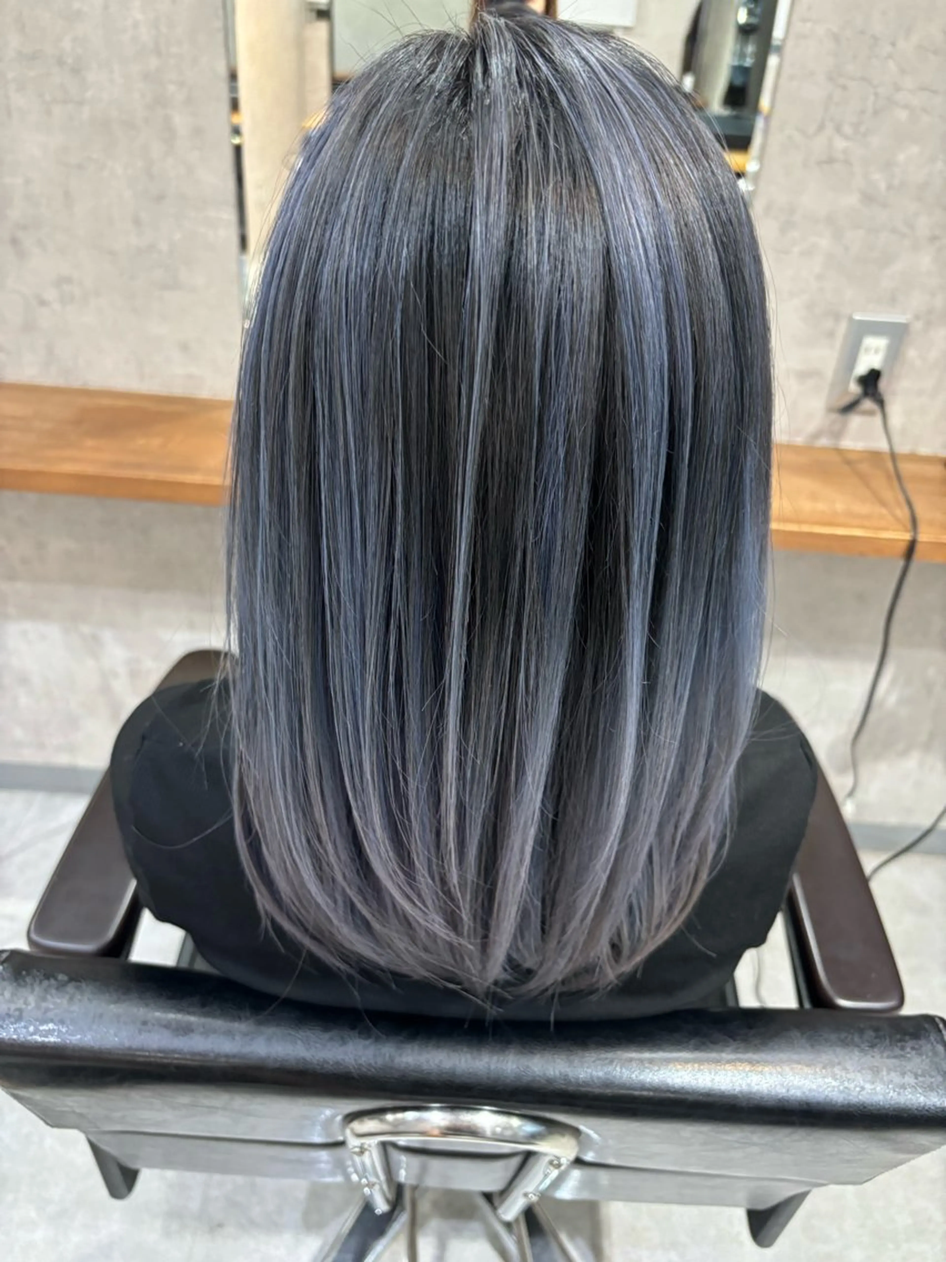 セミロング カラー ブリーチ ブルーカラー ブルージュ グラデーションカラー ハイライトカラー ヘアカラー 松井那津子 /ハイライトブリーチのヘアスタイル