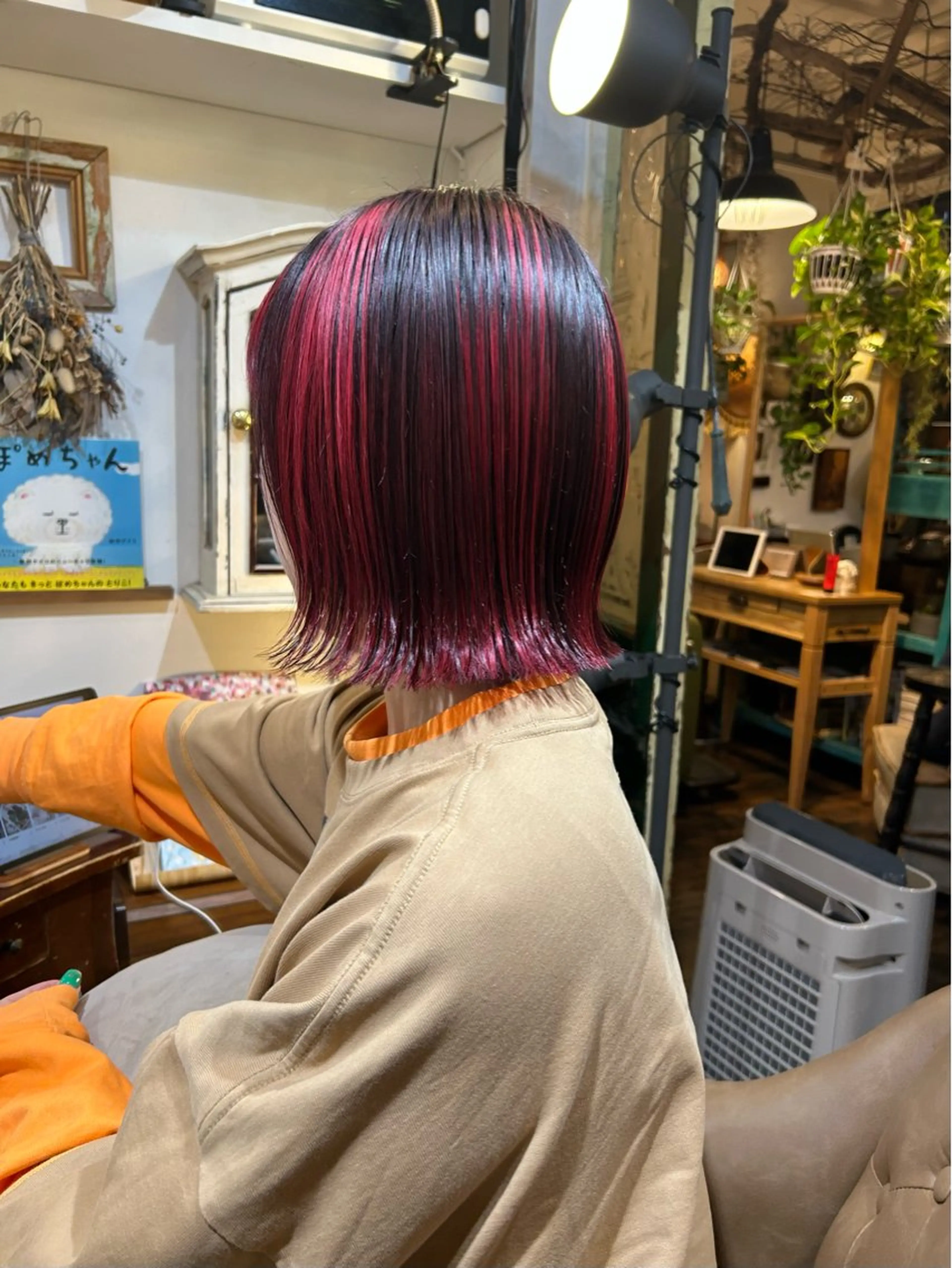 ショート カラー 黒髪 ブリーチ デザインカラー レッドカラー カット ヘアカラー トリートメント BRITS 渡辺 菜々子のヘアスタイル