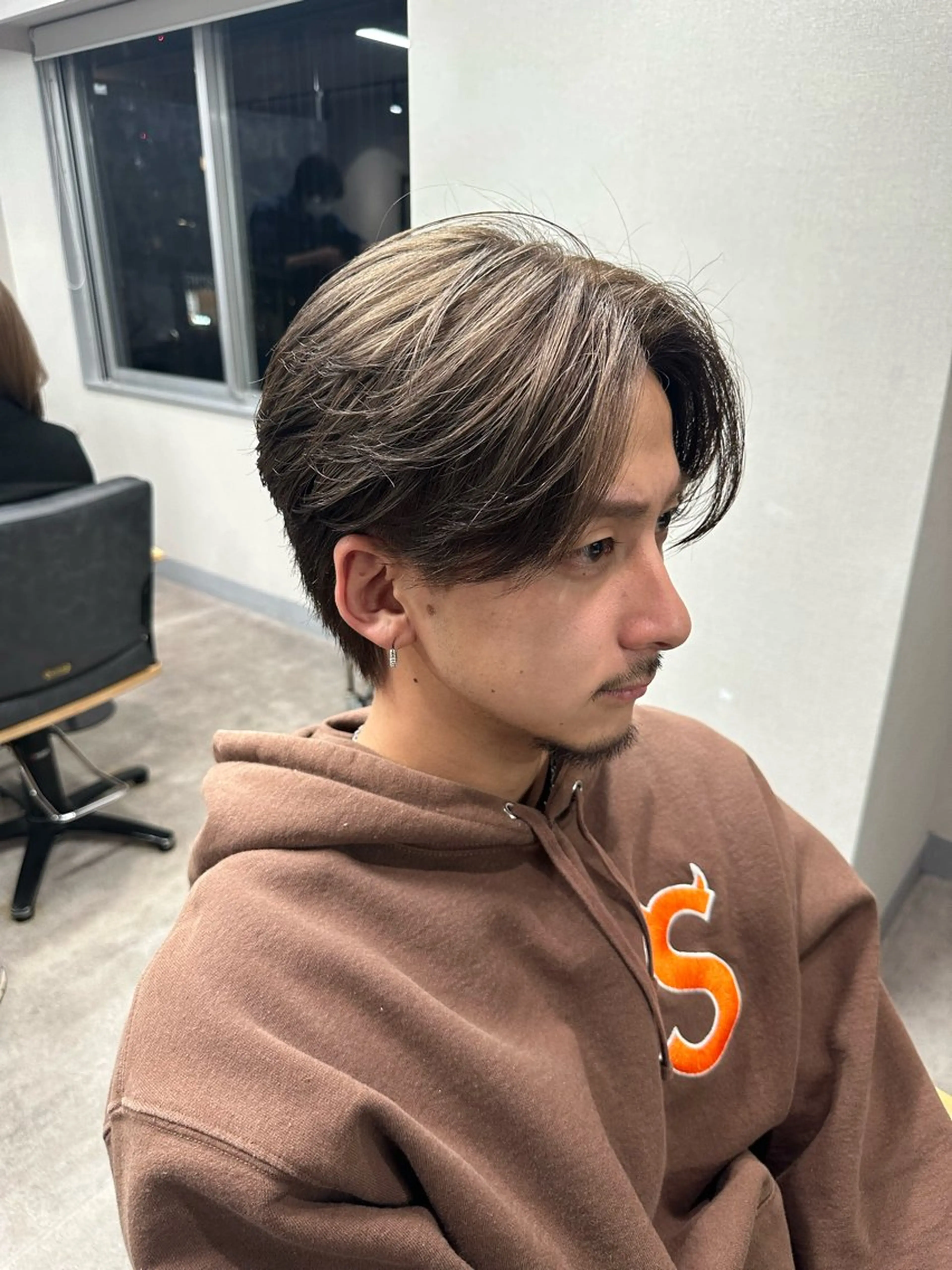 ミディアム カラー メンズ センターパート カット ヘアカラー トリートメント 💈原宿指名No.1 センターパート💈のヘアスタイル