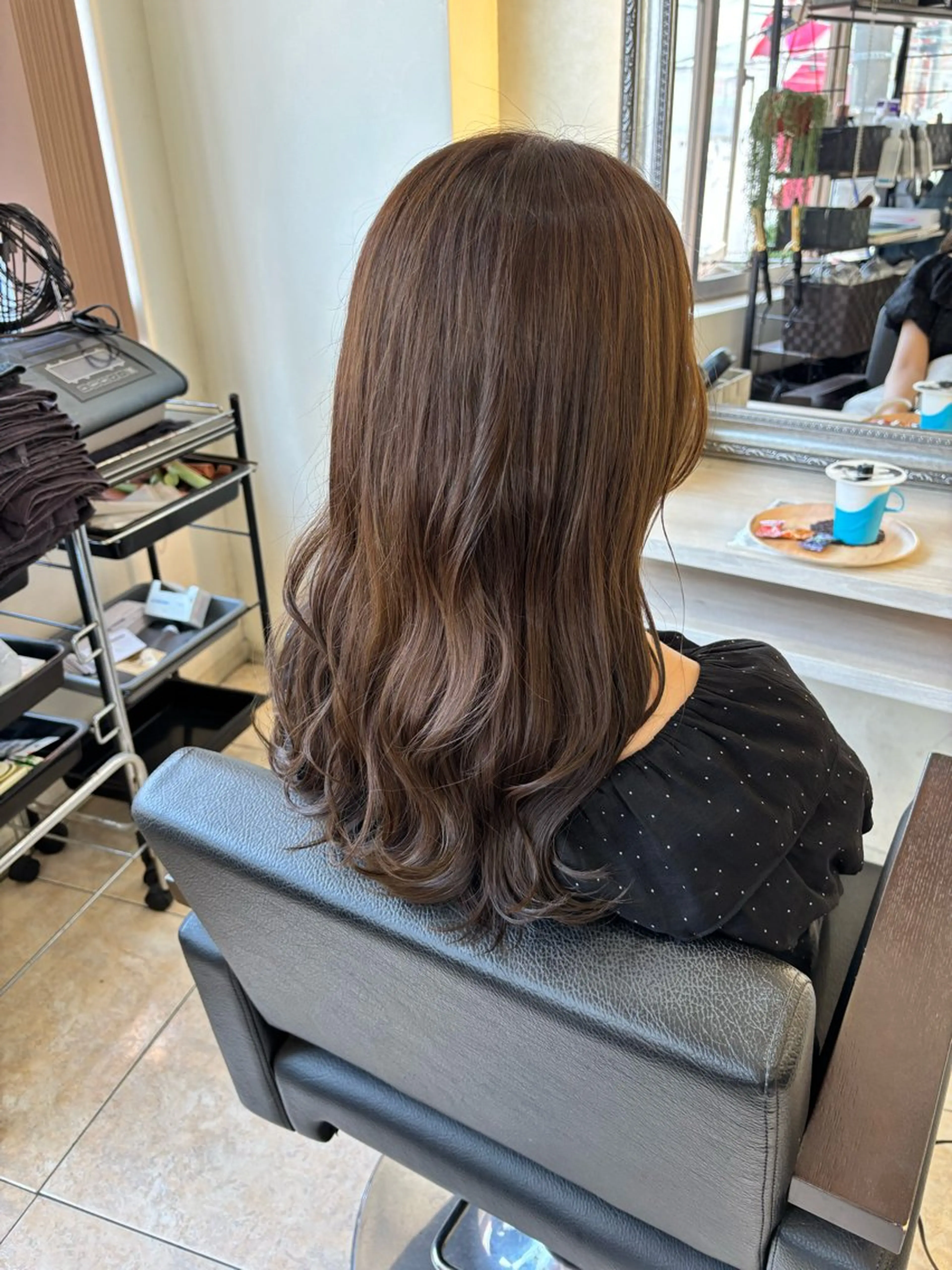 ロング カラー ベージュカラー オリーブベージュ カット ヘアカラー デザインカラー/ オダセイナのヘアスタイル