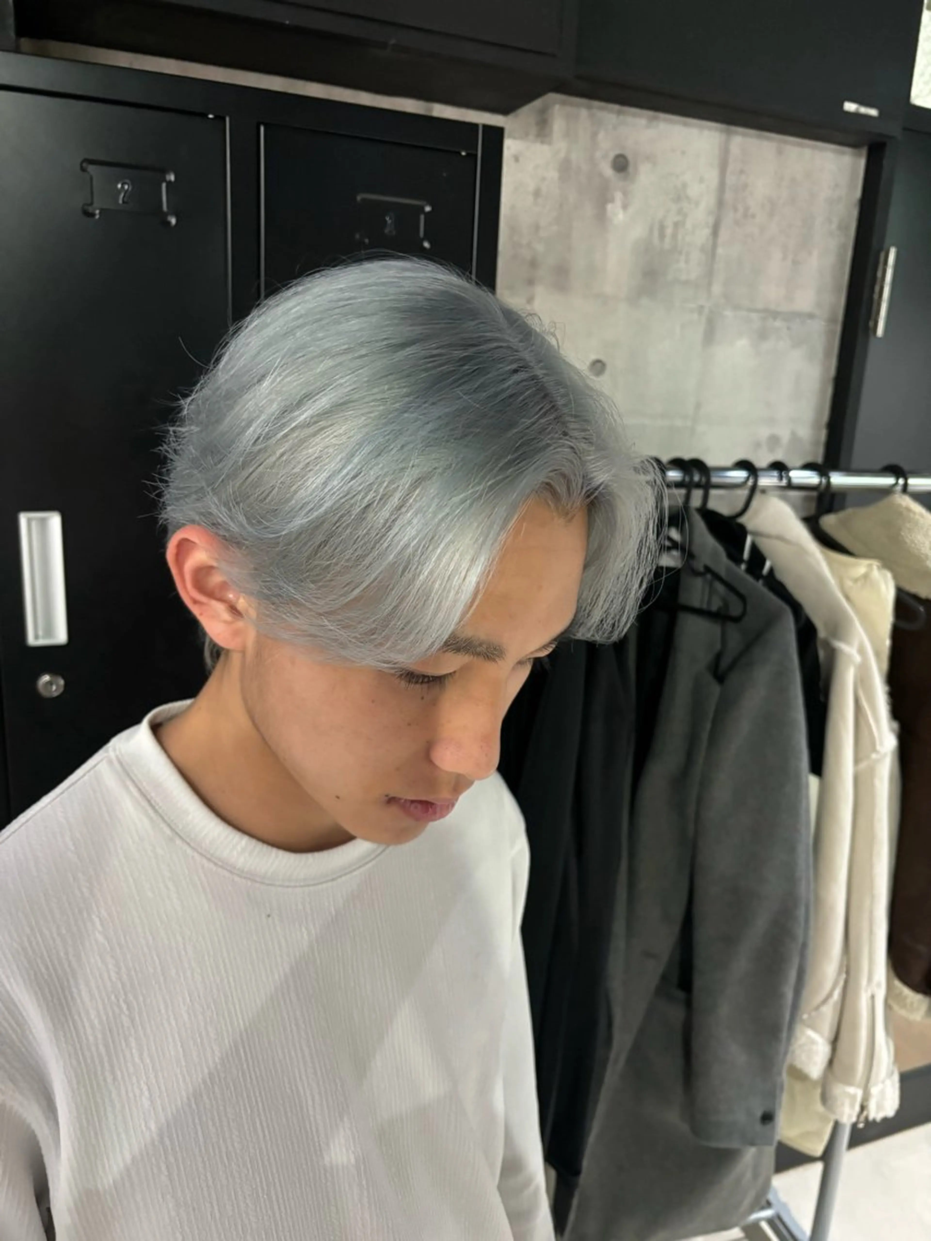 カラー メンズ アクアカラー シルバー ヘアカラー _WHITE / KENTOのヘアスタイル