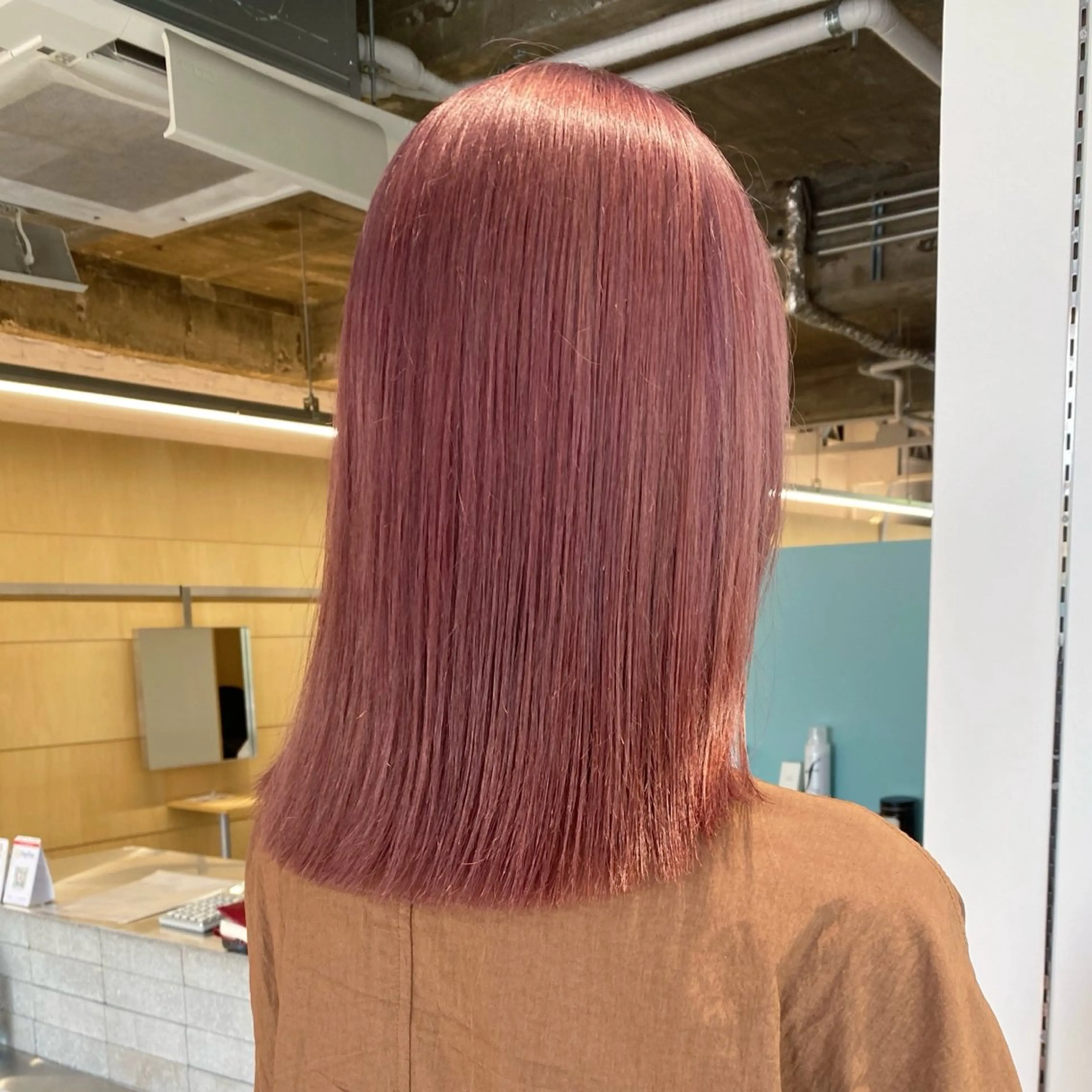 セミロング カラー ベージュカラー ダブルカラー ピンクカラー ピンクベージュ カット ヘアカラー トリートメント cipre シンモン チナリのヘアスタイル