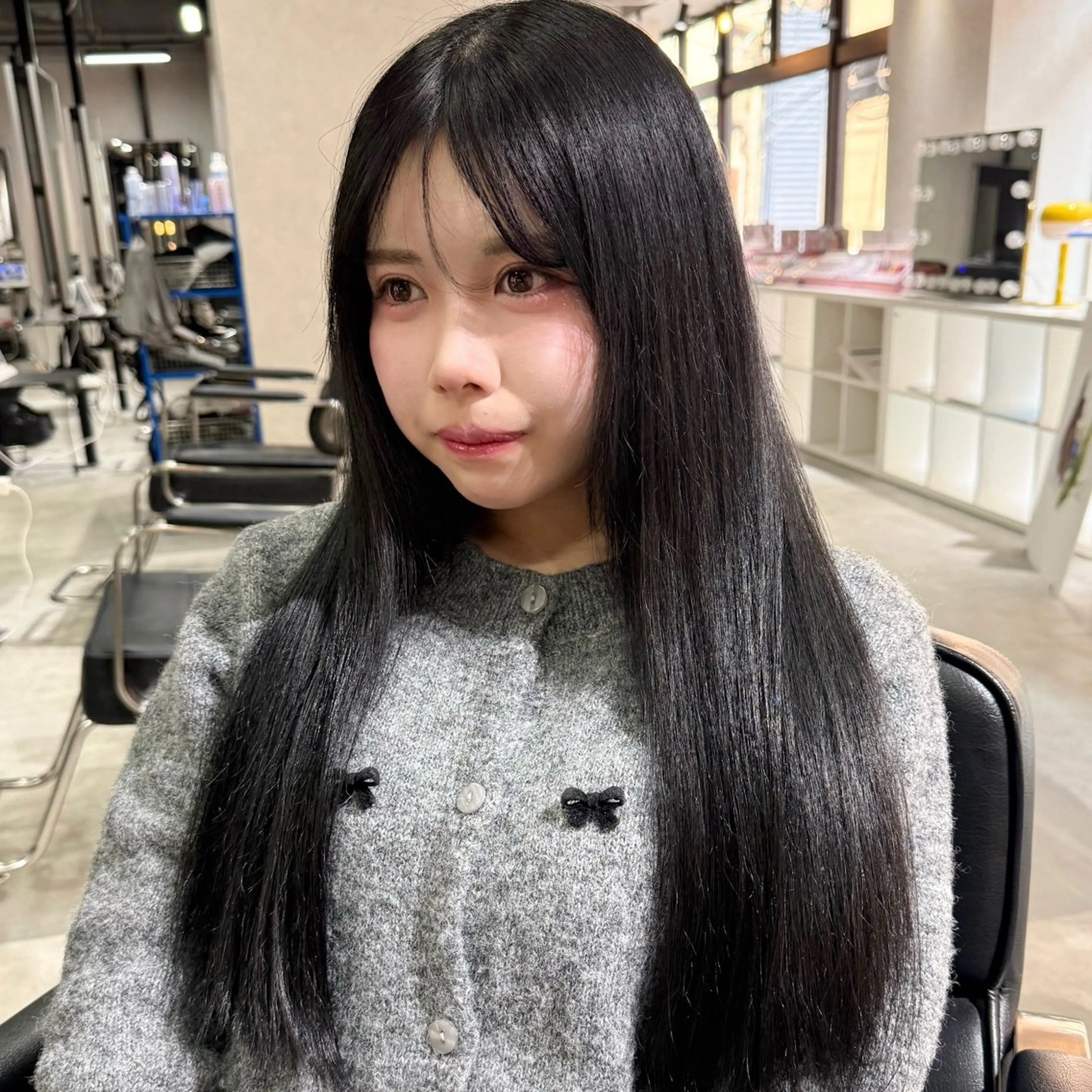 ロング カラー 黒髪 グレーブラック 髪質改善 ヘアカラー トリートメント 🎀ミルクティー/暖 色×レイヤー/マリアのヘアスタイル