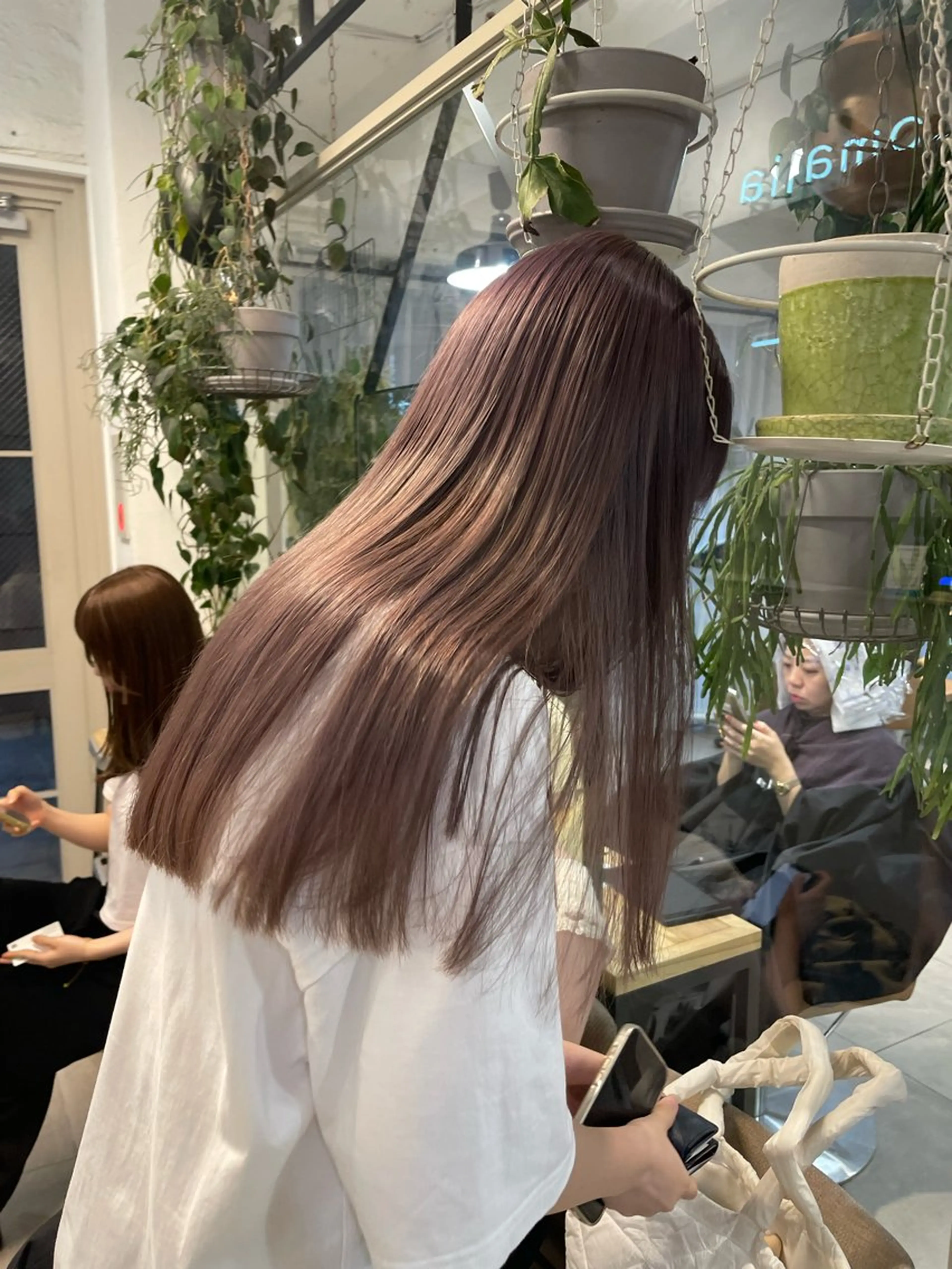 ロング カラー ミルクティー× グレージュMOMOのヘアスタイル