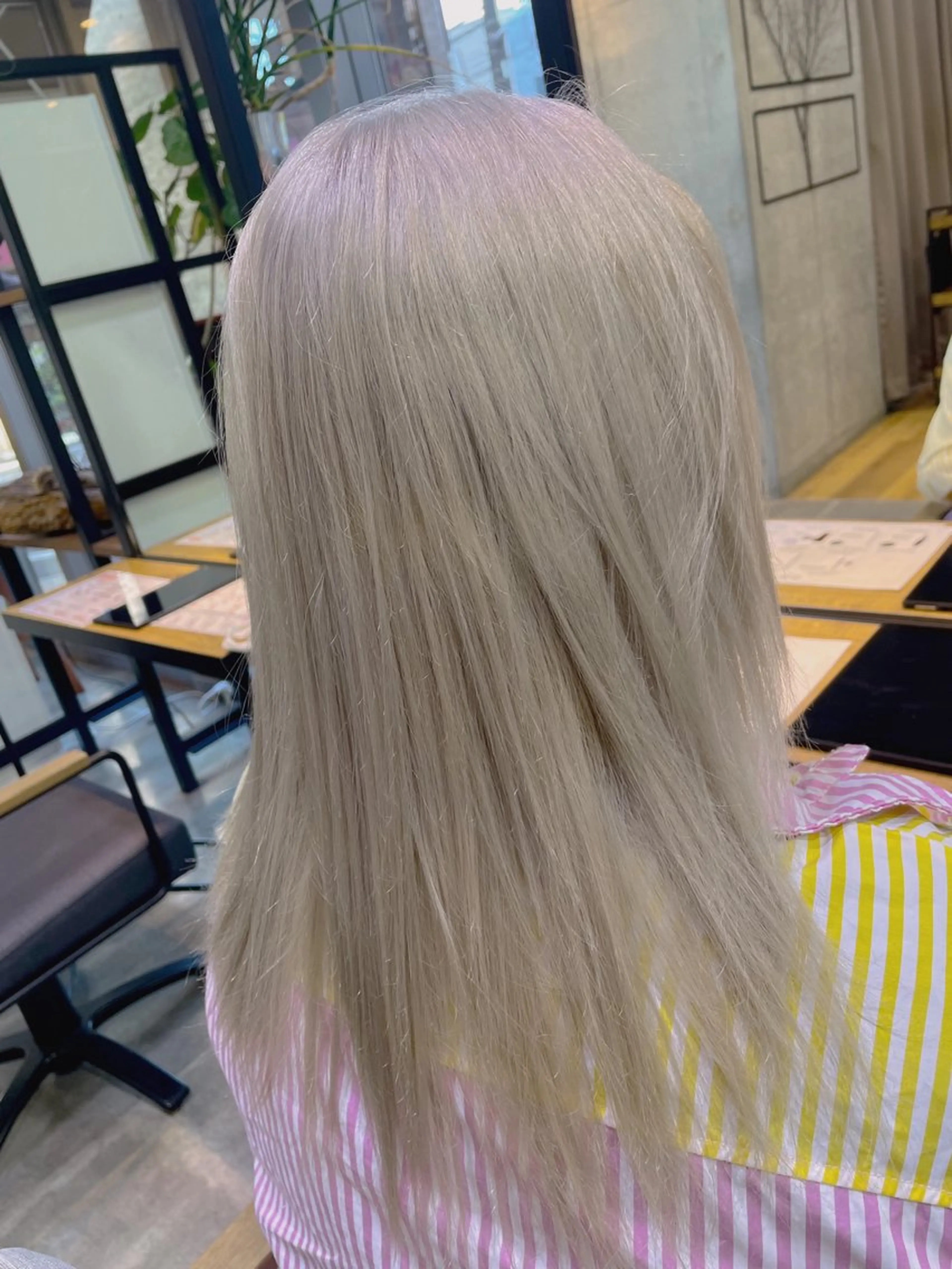 セミロング カラー 塩崎 明菜のヘアスタイル