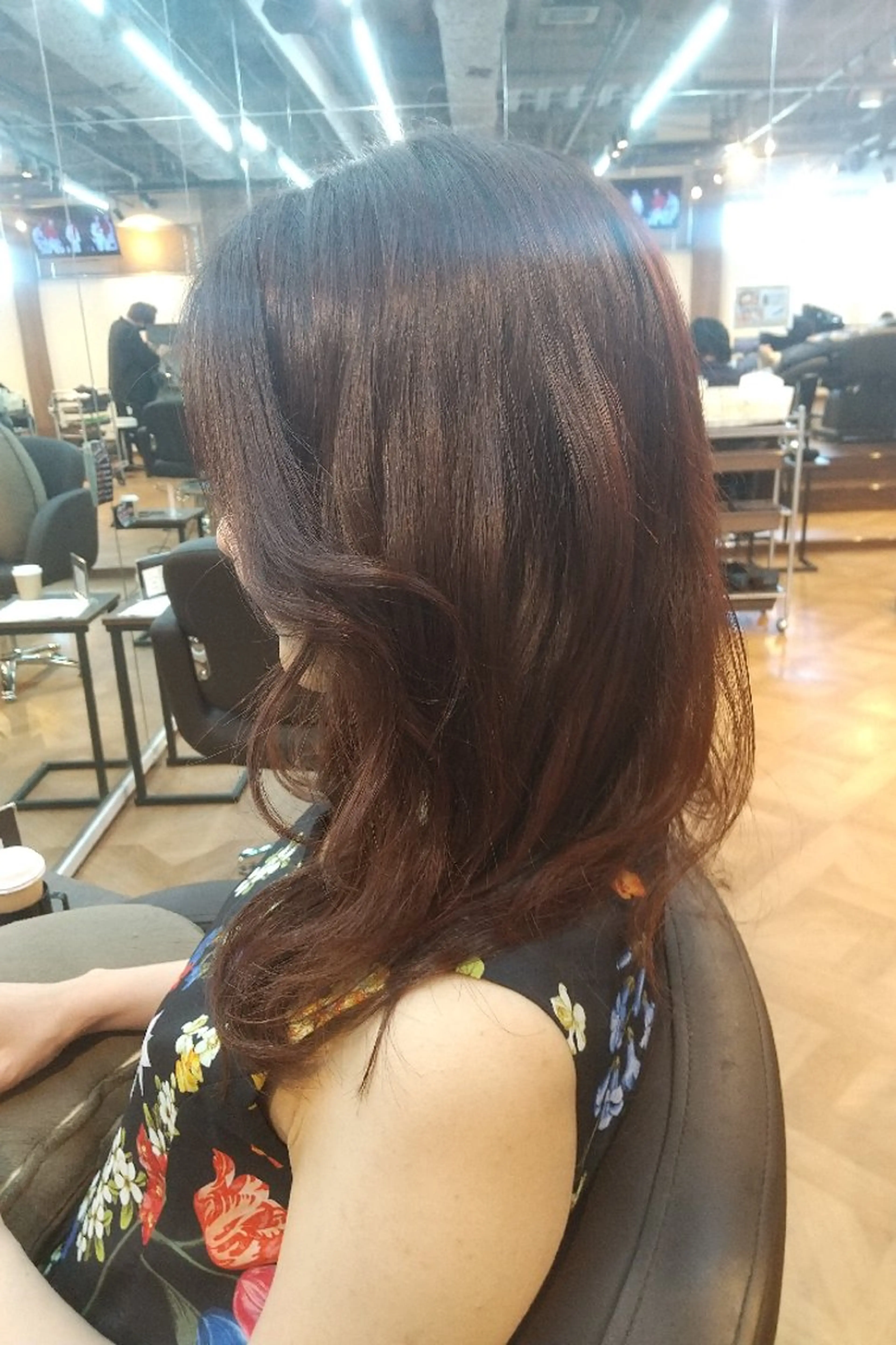 セミロング カラー ブラウンカラー レッドカラー レッドブラウン 久村 奈菜のヘアスタイル