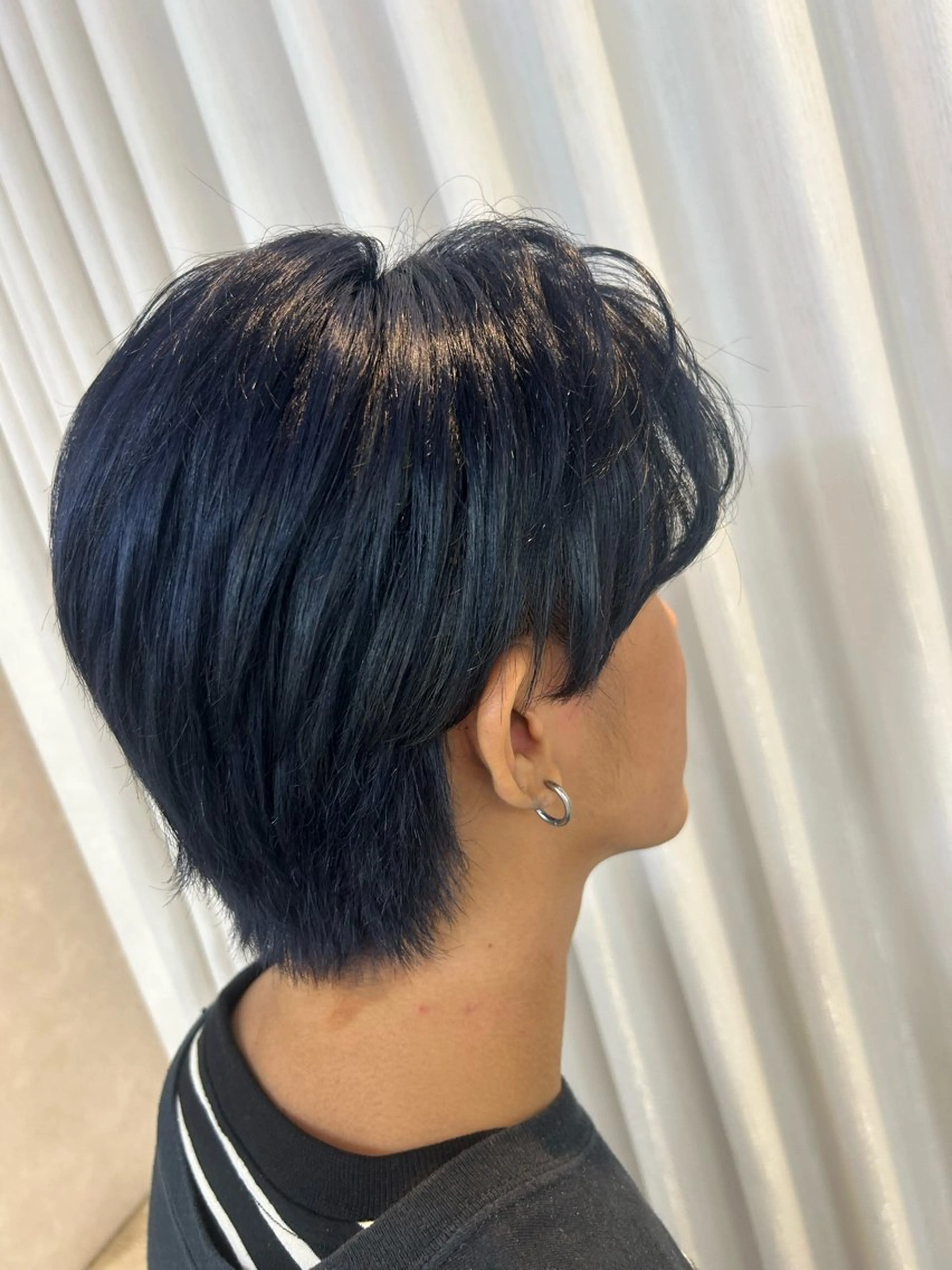 ショート カラー 黒髪 ブルーカラー ブルーブラック 透明感カラー シルバー rococo./ 清穏🌈💗🦋のマツエク・マツパデザイン