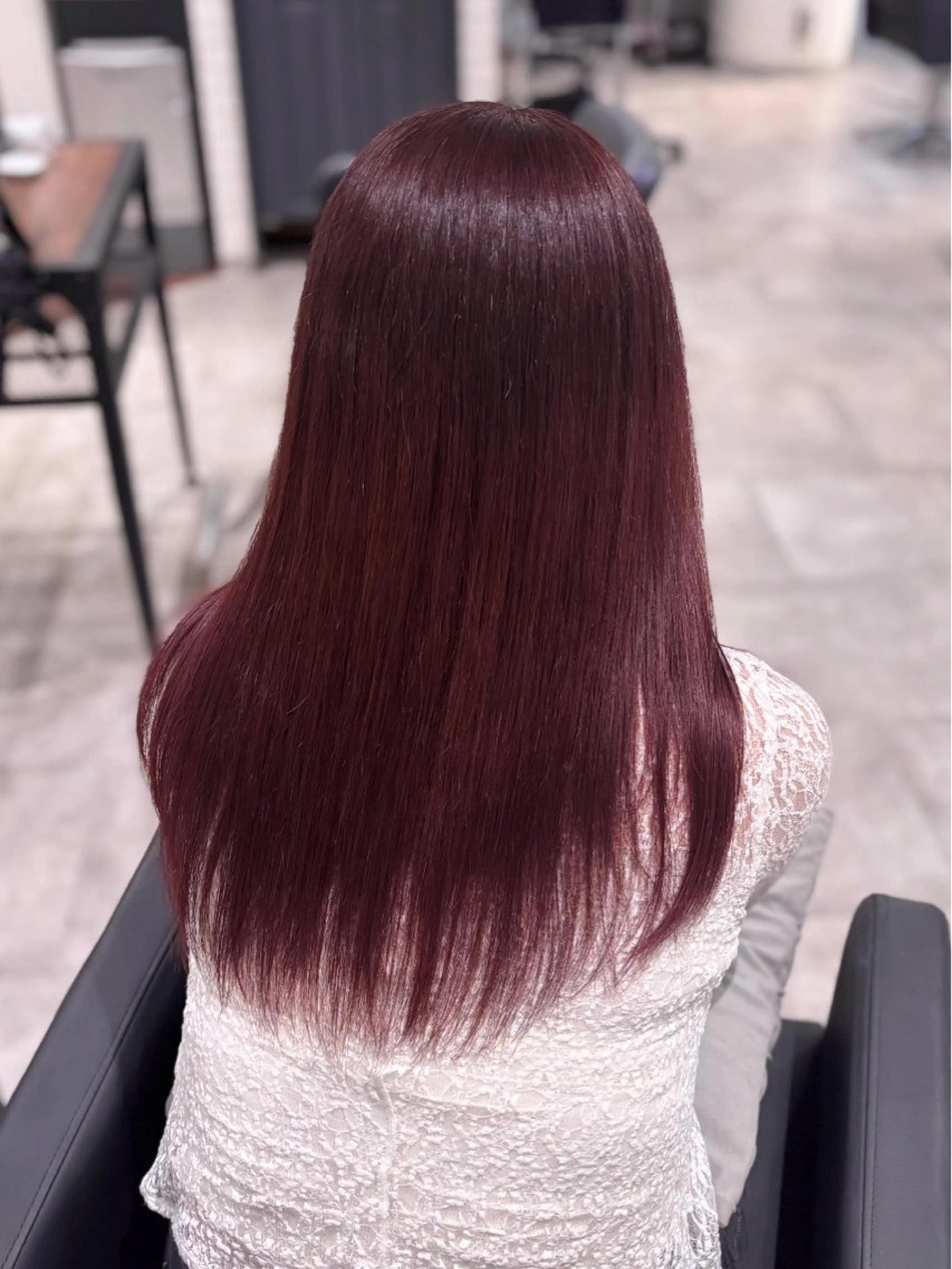 ロング カラー ブリーチ ピンクカラー レッドカラー カット ヘアカラー トリートメント 詩乃🎀ピンク 暖色系🫧レイヤーのヘアスタイル