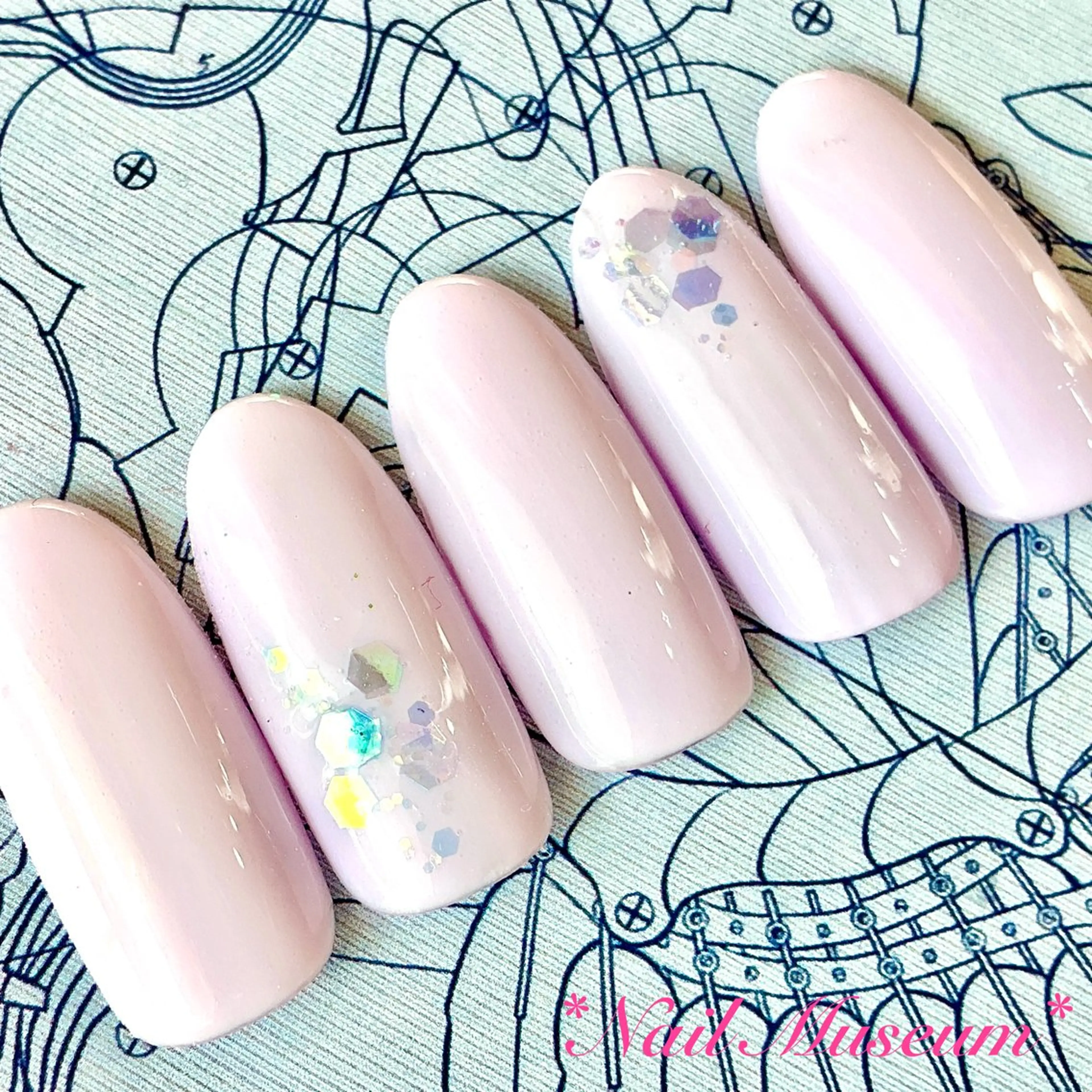 ネイル アートネイル ブルー ジェルネイル ホログラムネイル ラメ(グリッター) ハンドネイル nailmuseum KAMATARIのネイルデザイン