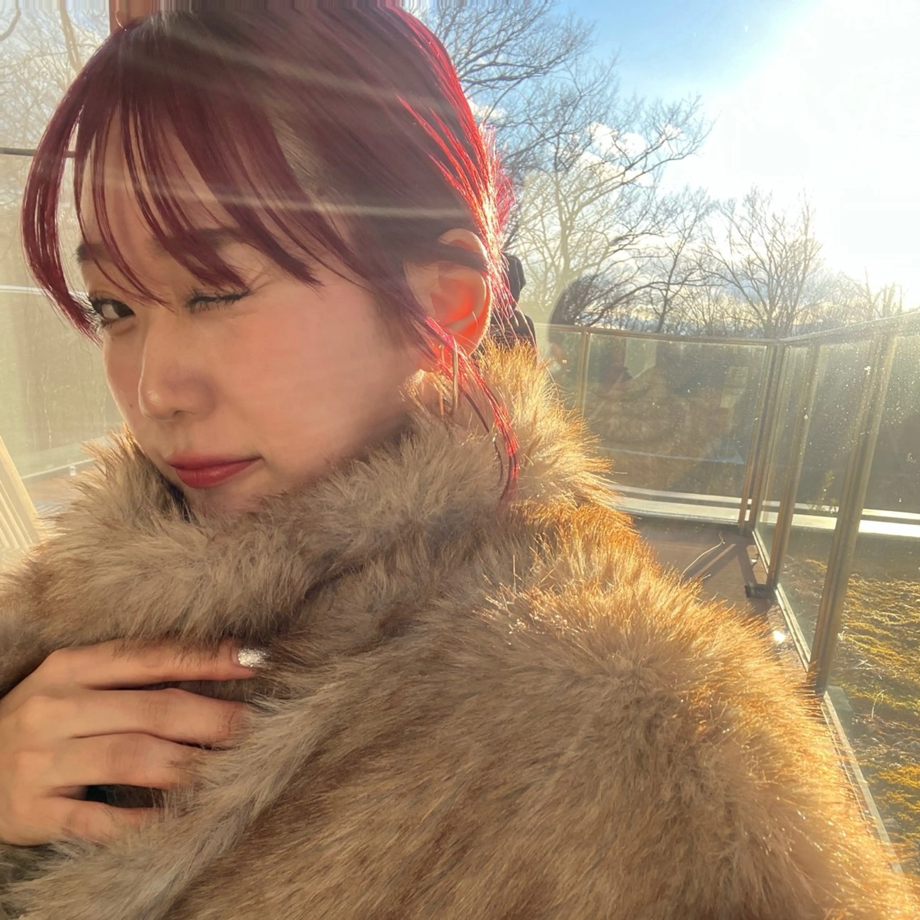 カラー レッドカラー 友花 暗髪／ナチュラルのヘアスタイル