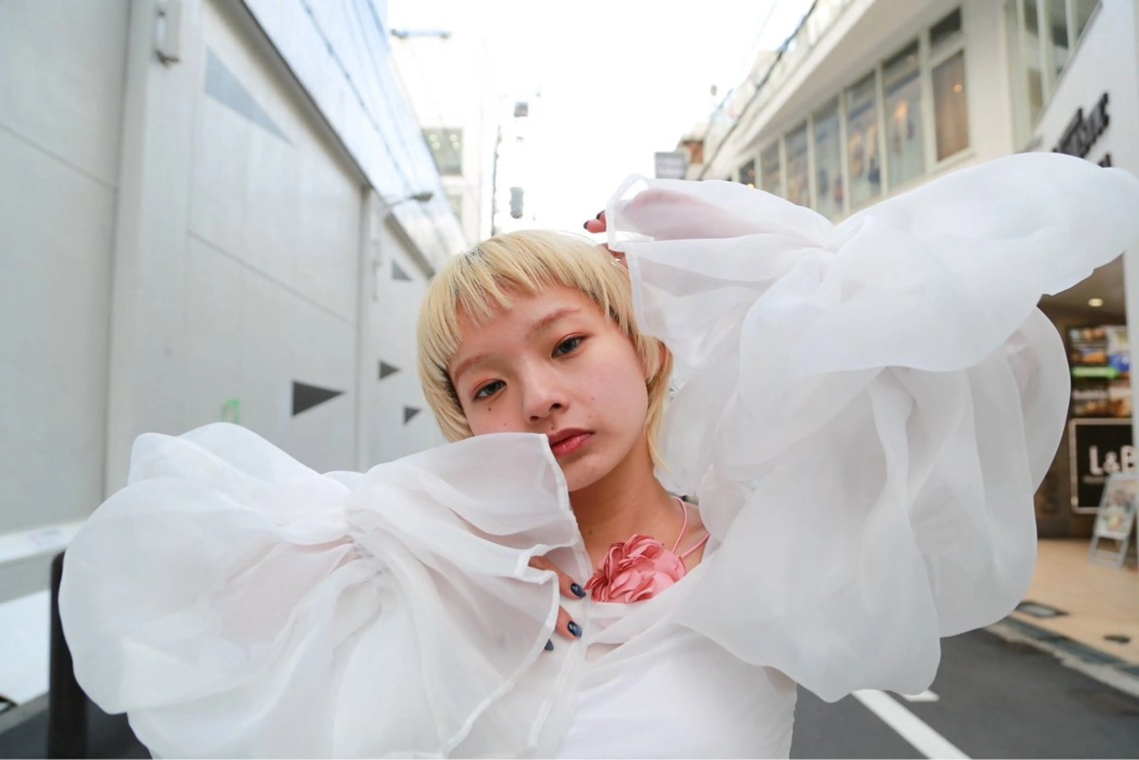 ショート カラー 中川 茜里のヘアスタイル