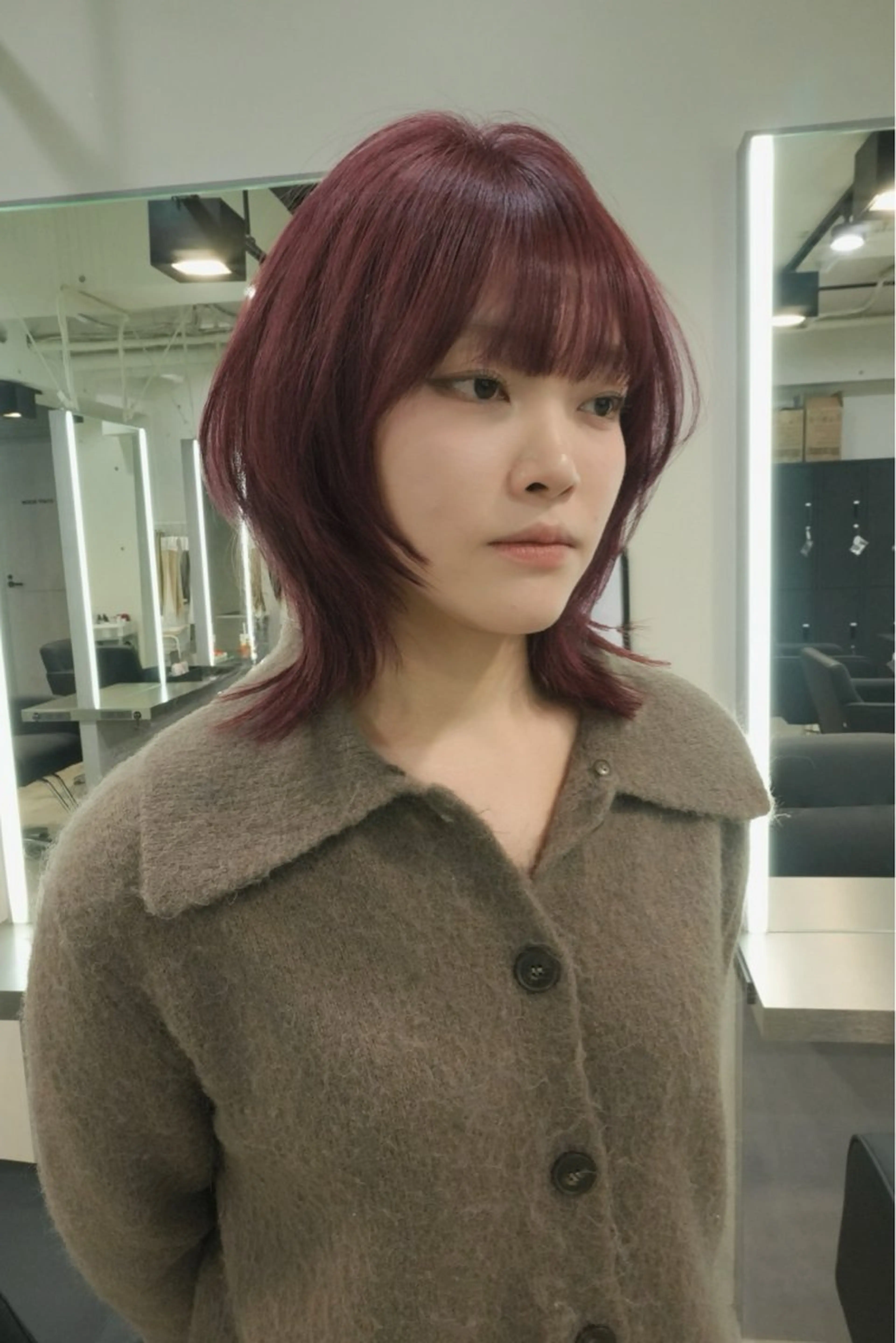 ミディアム カラー レッドカラー レイヤーカット ウルフカット ウルフレイヤー カット ヘアカラー Airi 韓国y2k ボブパーマのヘアスタイル