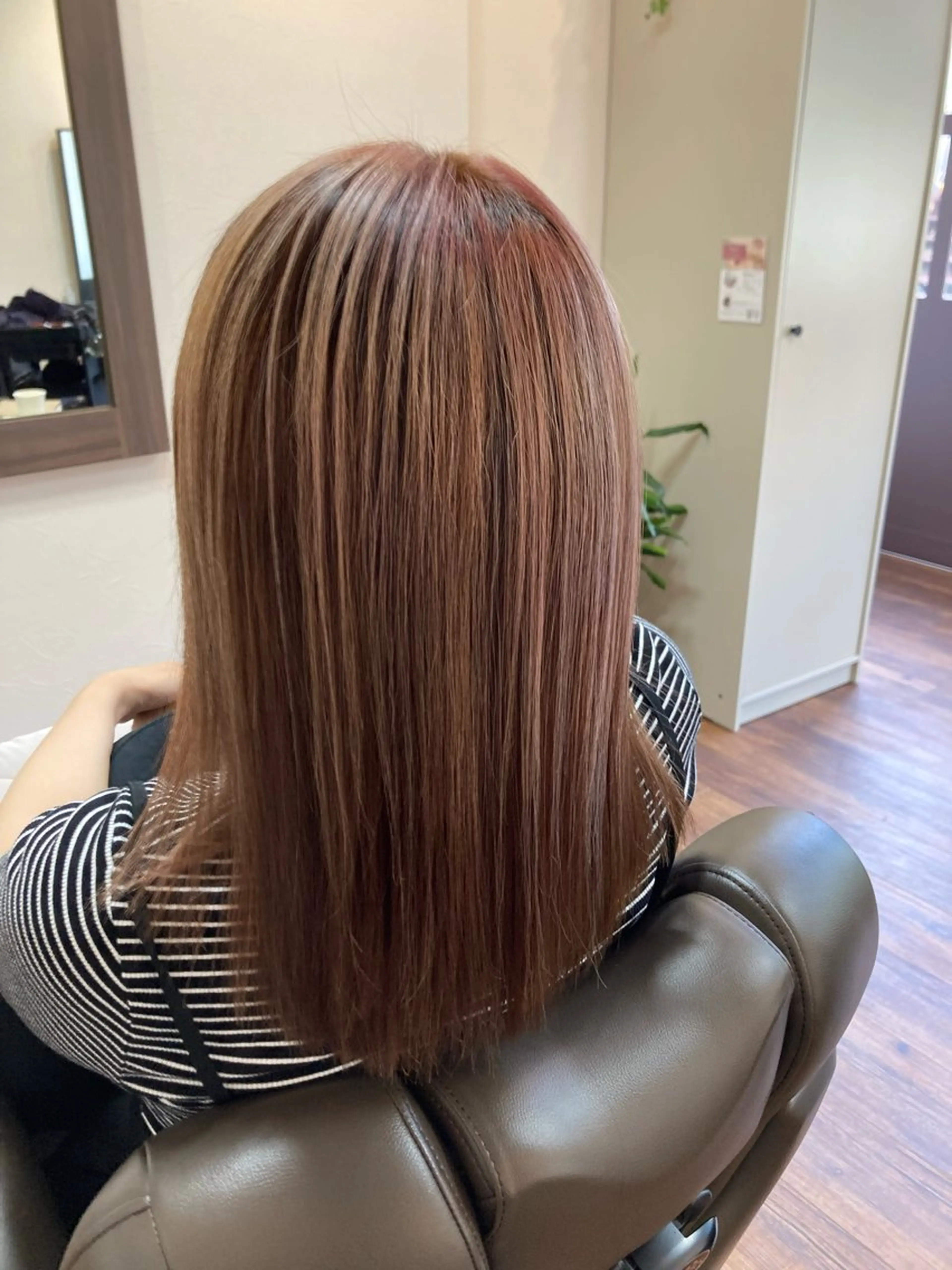 ミディアム 池岡 洋子のヘアスタイル