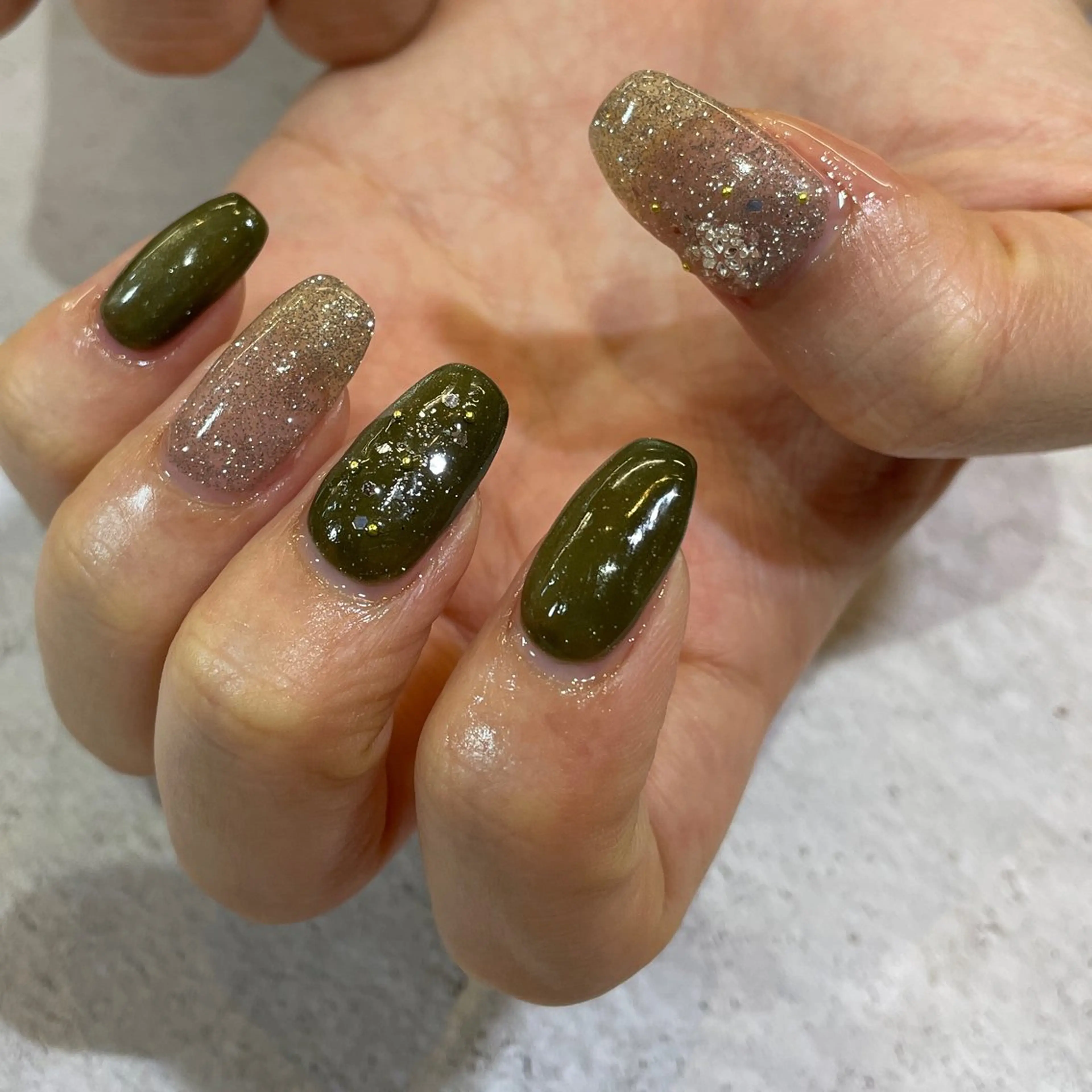 ネイル ブラウン フラッシュネイル グリーン マグネットネイル 冬ネイル ハンドネイル LUNI 久屋大通 ˚✧₊⁎/ yuriのネイルデザイン