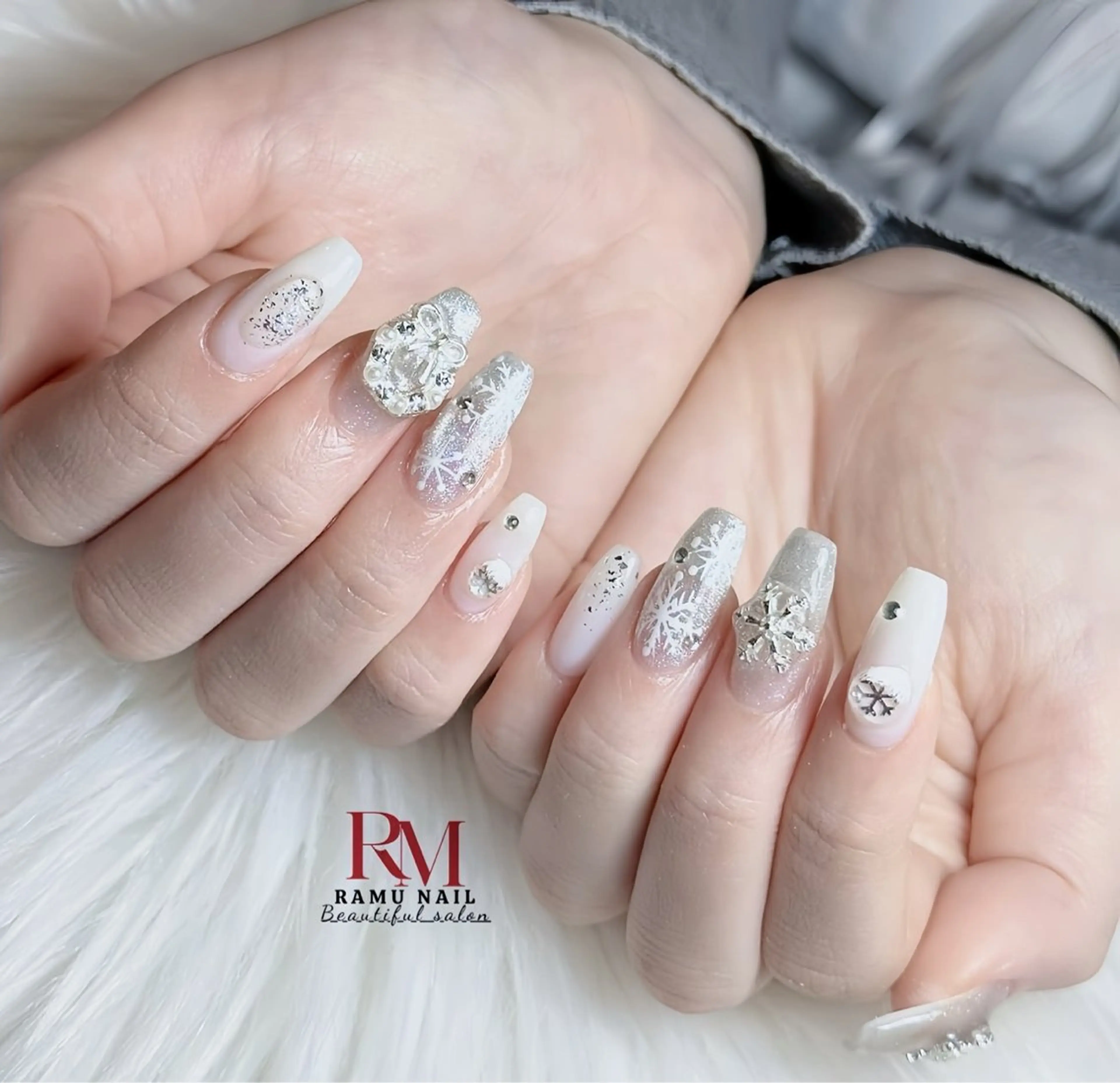 ネイル キラキラネイル マグネットネイル ミラーネイル ワンホンネイル 冬ネイル ハンドネイル RAMU Nail 恵比寿店のネイルデザイン