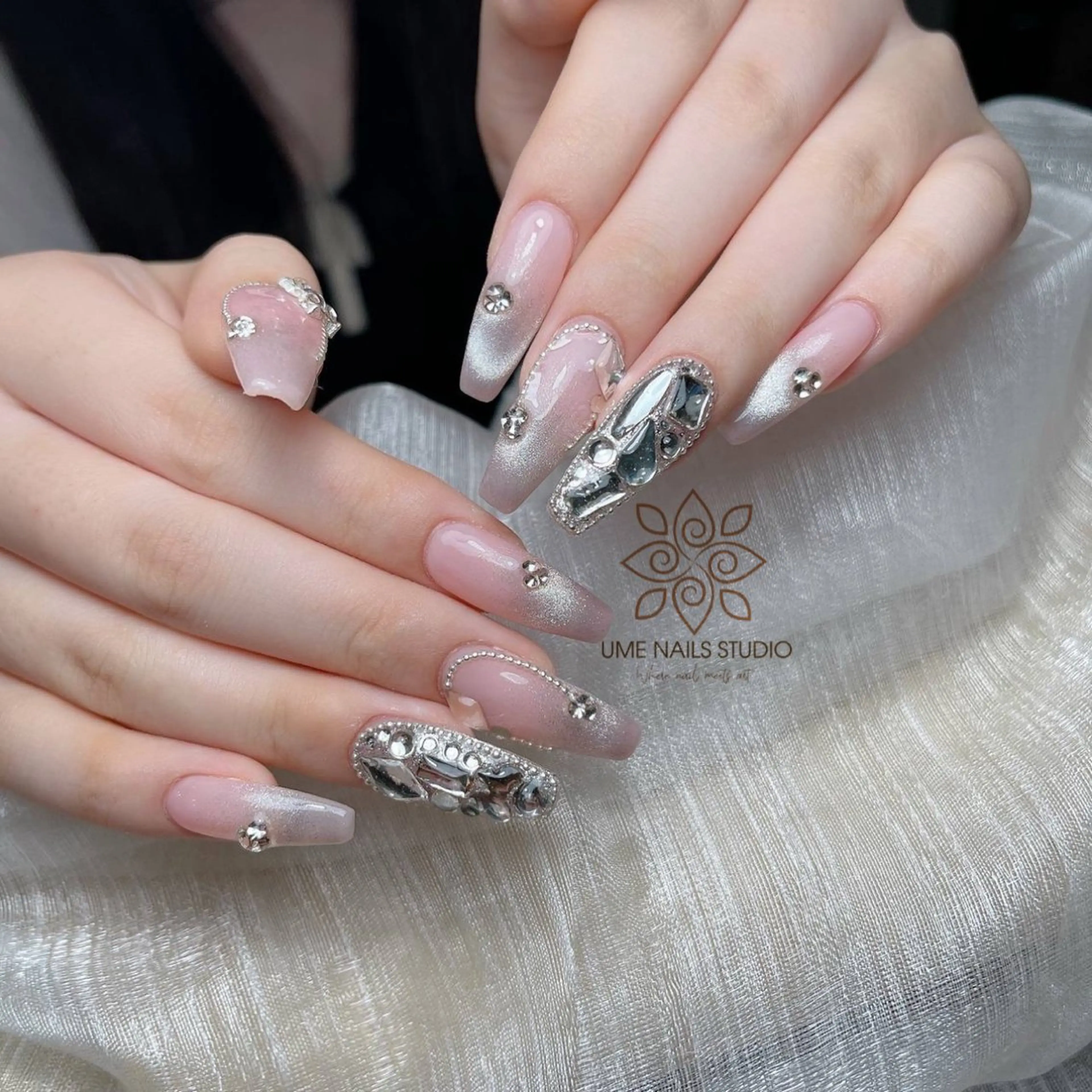 ネイル チークネイル クリアネイル ガーリー キラキラネイル 韓国ネイル Ume Nail Studioのネイルデザイン