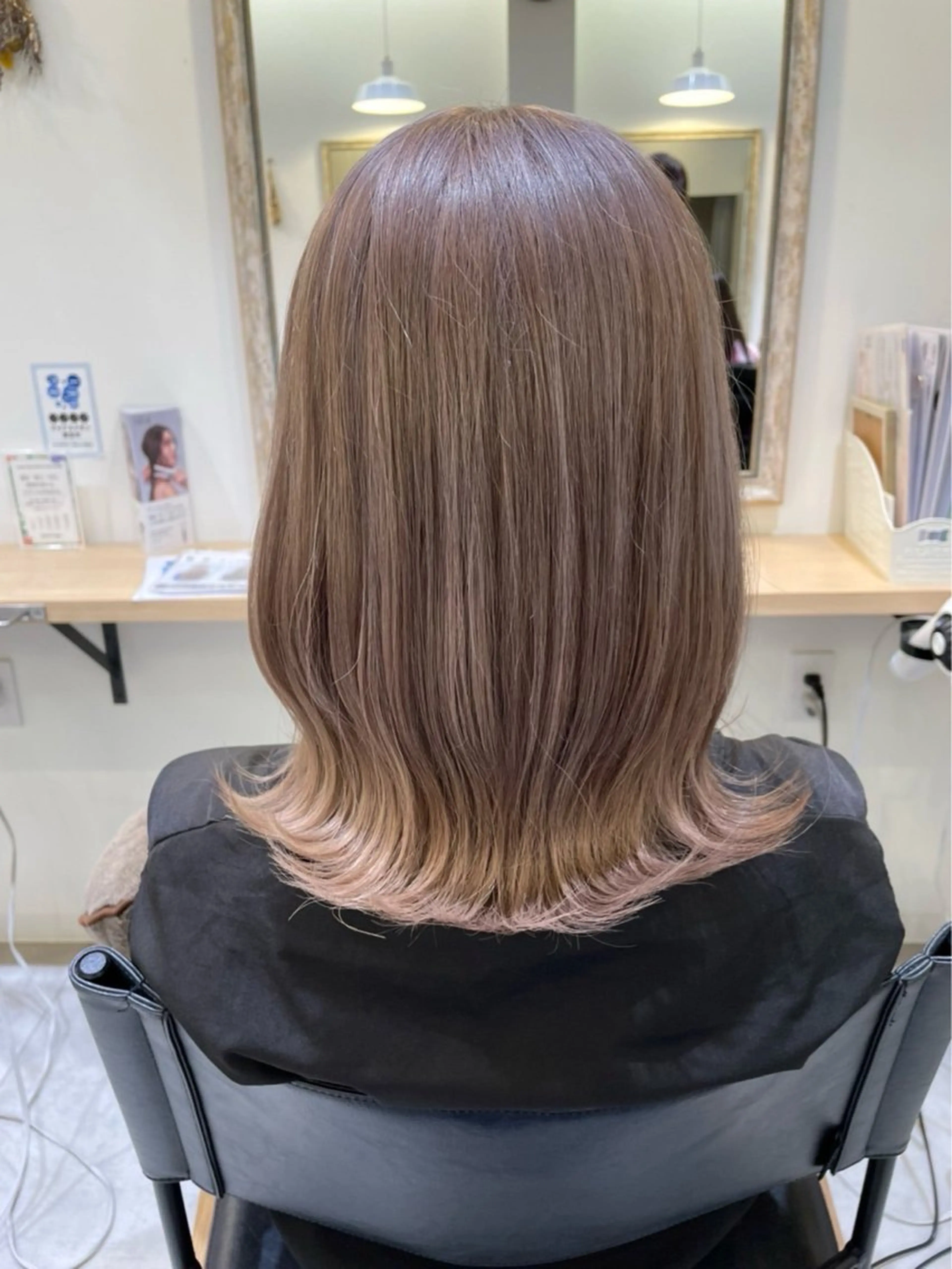 ミディアム 垣内 彩伽のヘアスタイル