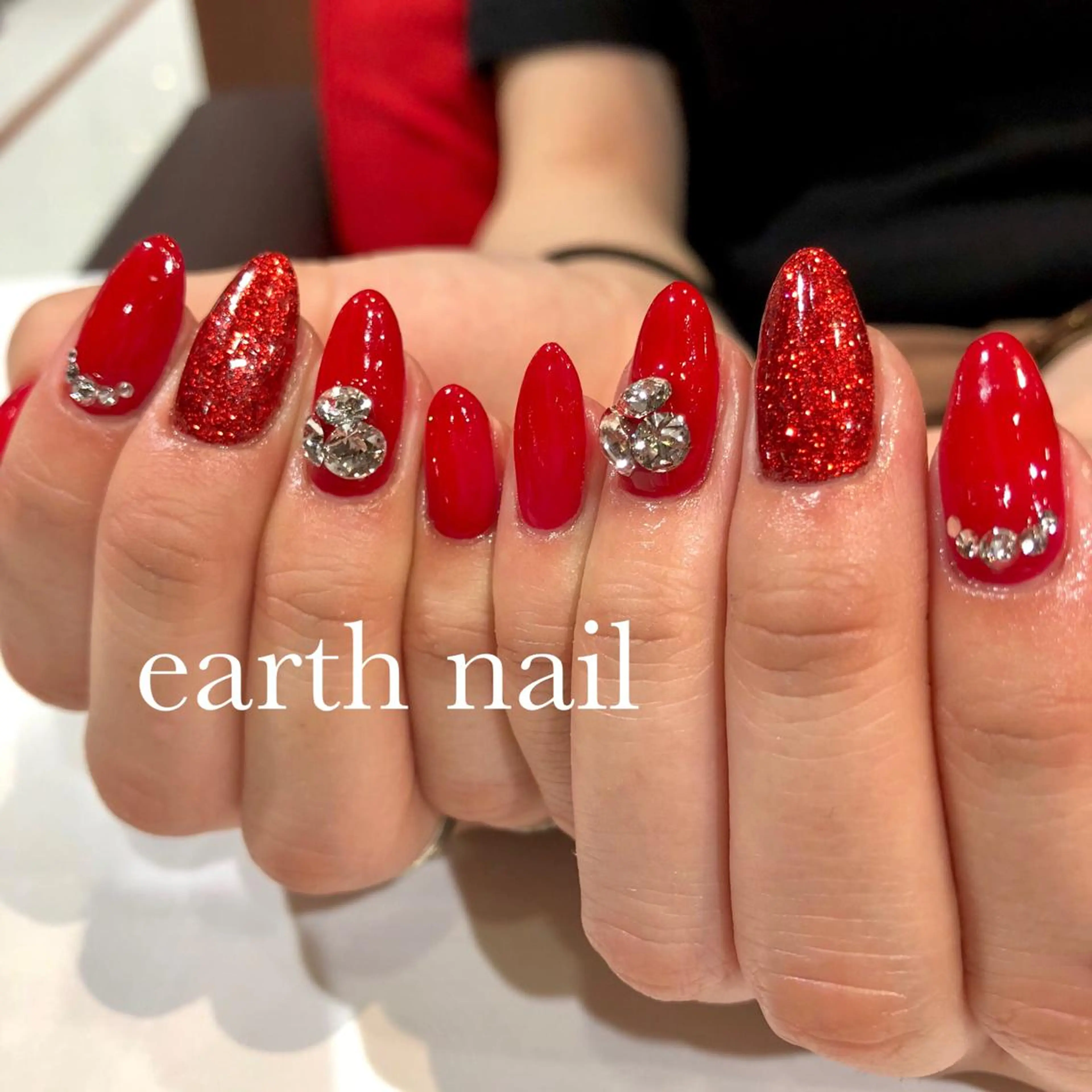 ネイル ゴージャス 赤色 ハンドネイル 🧁🥕 asukaのネイルデザイン