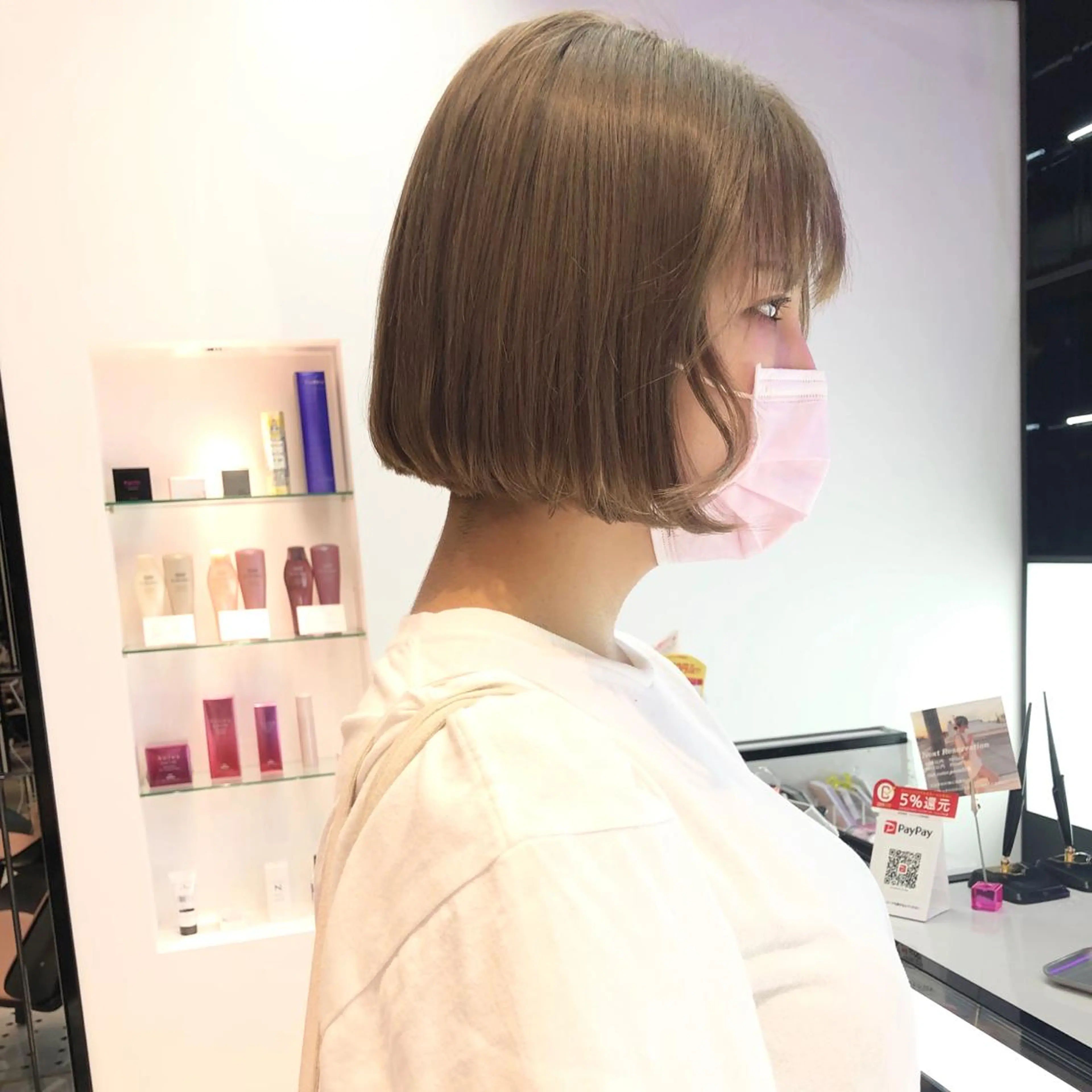 ショート カラー ブリーチ ボブ 相川 愛実のヘアスタイル