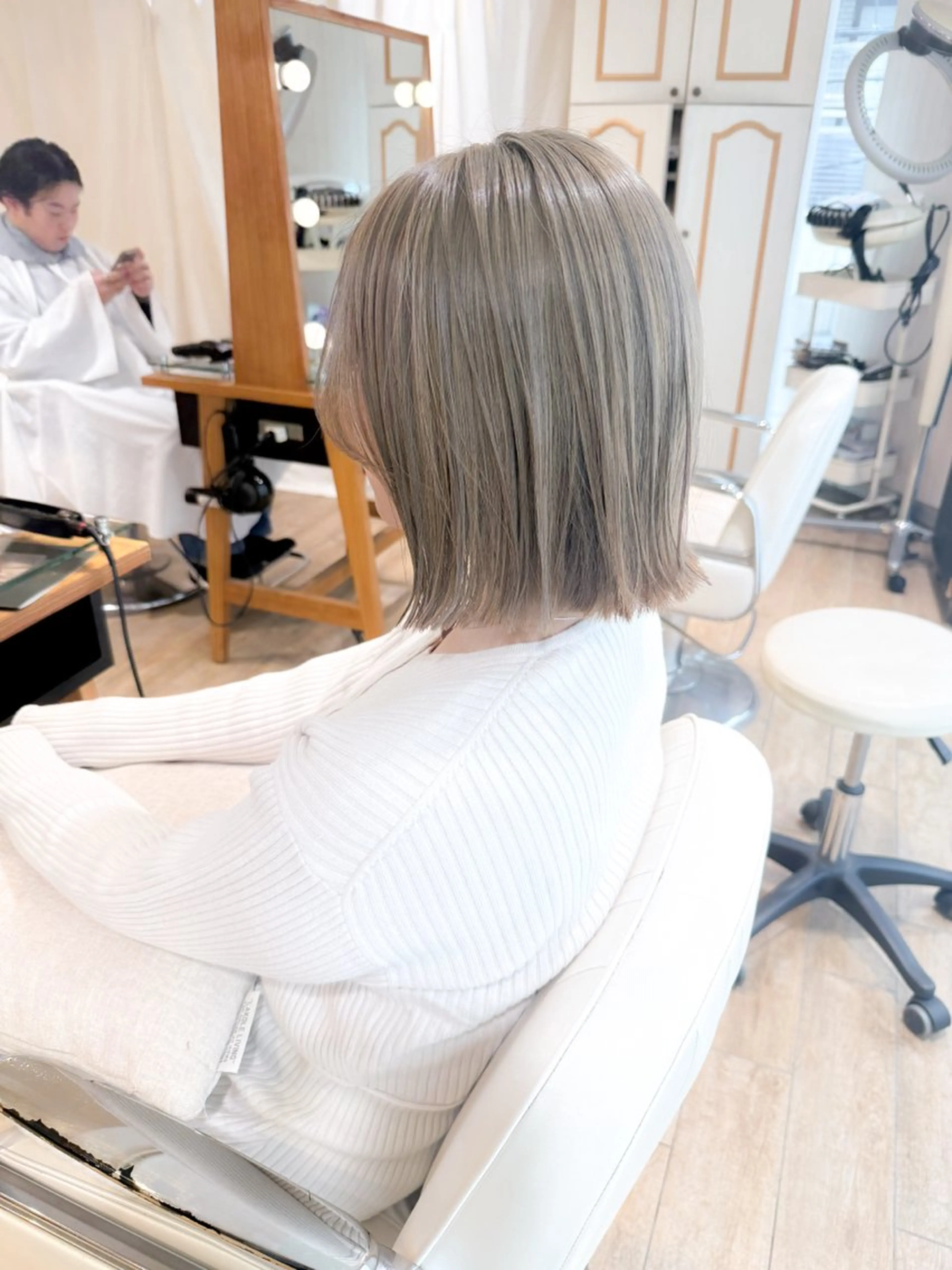 ミディアム カラー 切りっぱなしボブ グレージュ ハイトーンカラー ボブ ヘアカラー ✨カラー支持No.1 🧸ワキ カナコ🧸のヘアスタイル