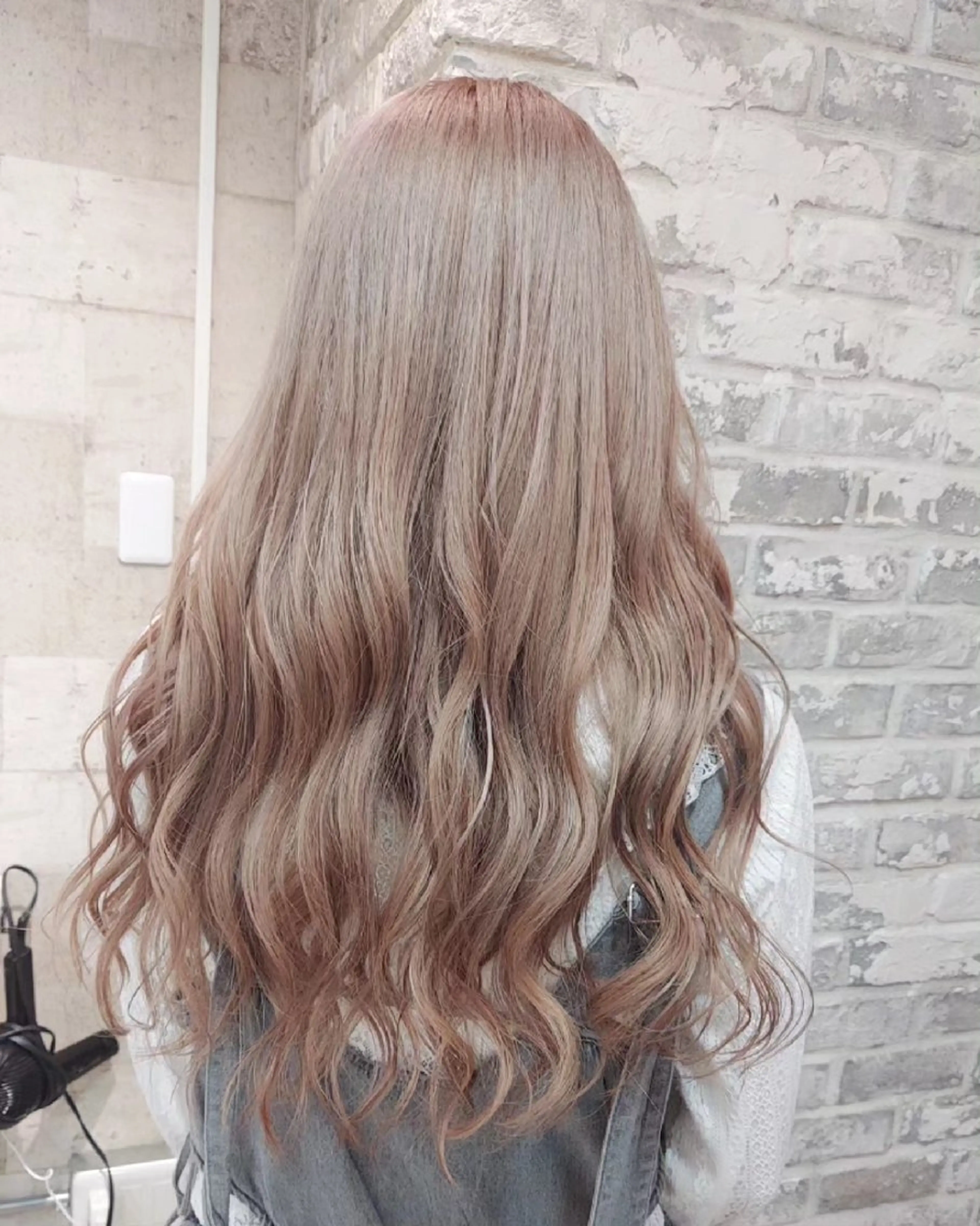 ロング カラー ベージュカラー ダブルカラー ミルクティーベージュ ヘアカラー トリートメント ブリーチ・ハイトーン 特化🎉内山のヘアスタイル