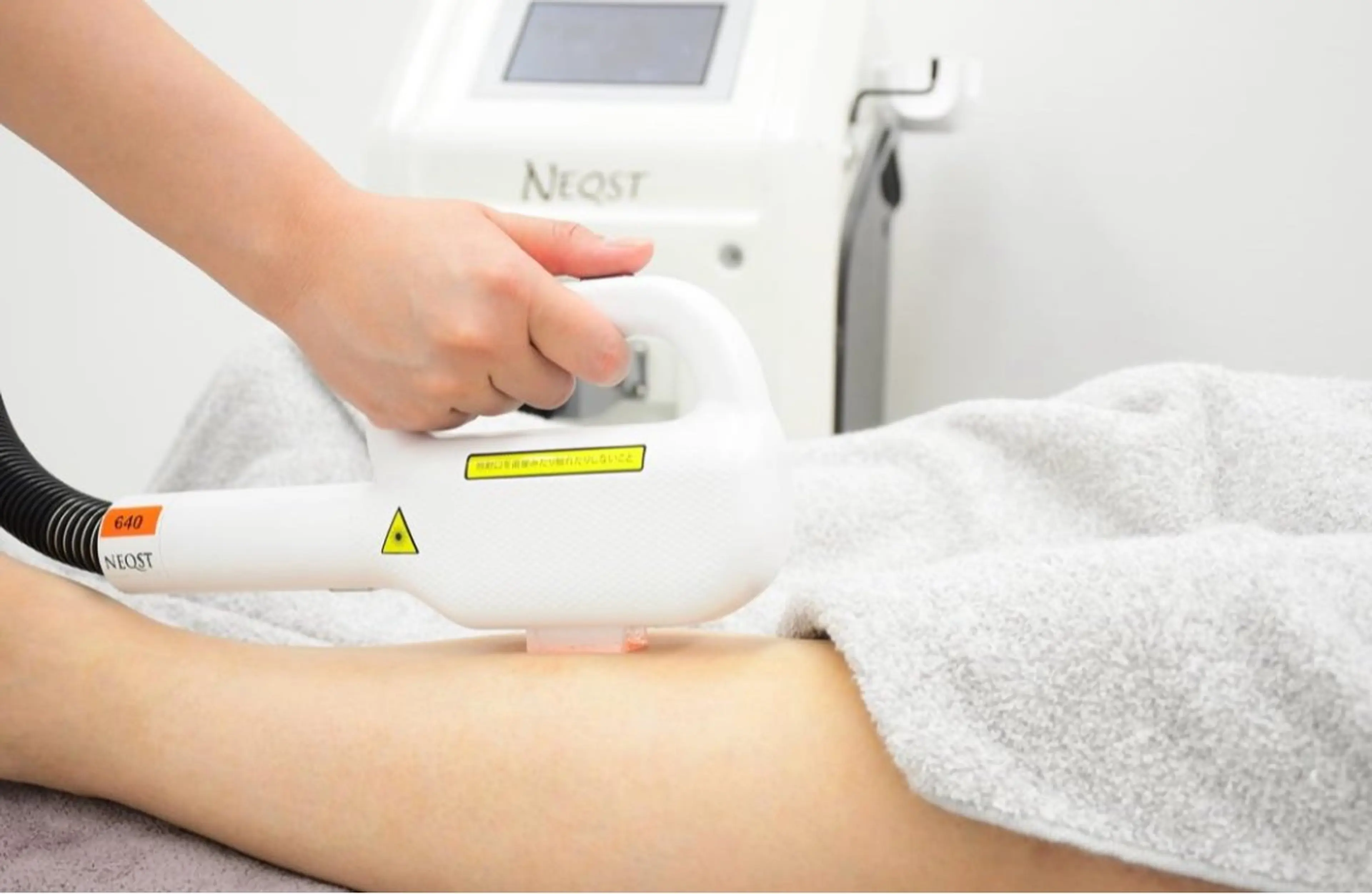 【女性】脚全体［甲を含む］の写真