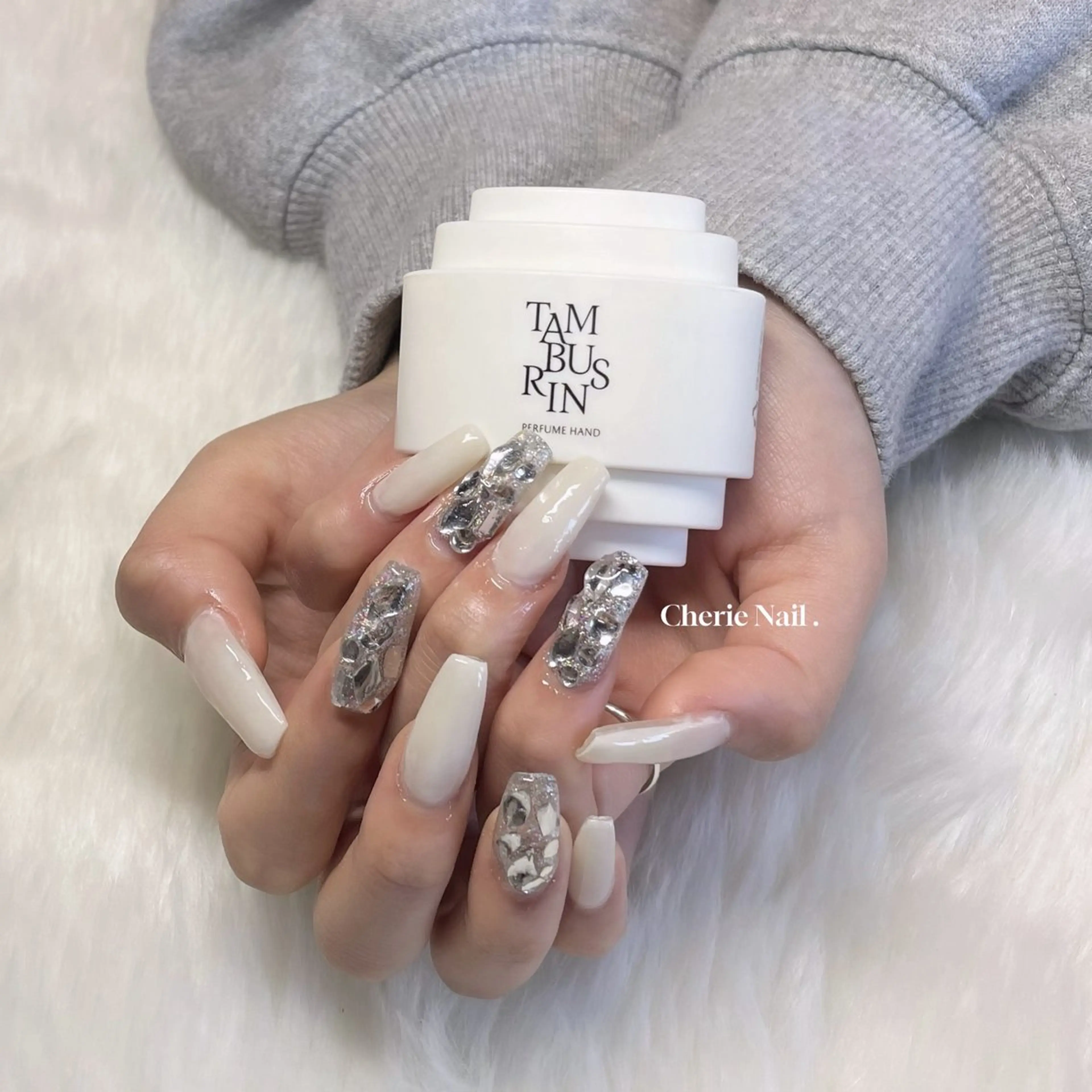 ネイル ホワイト Cherie Nailのネイルデザイン