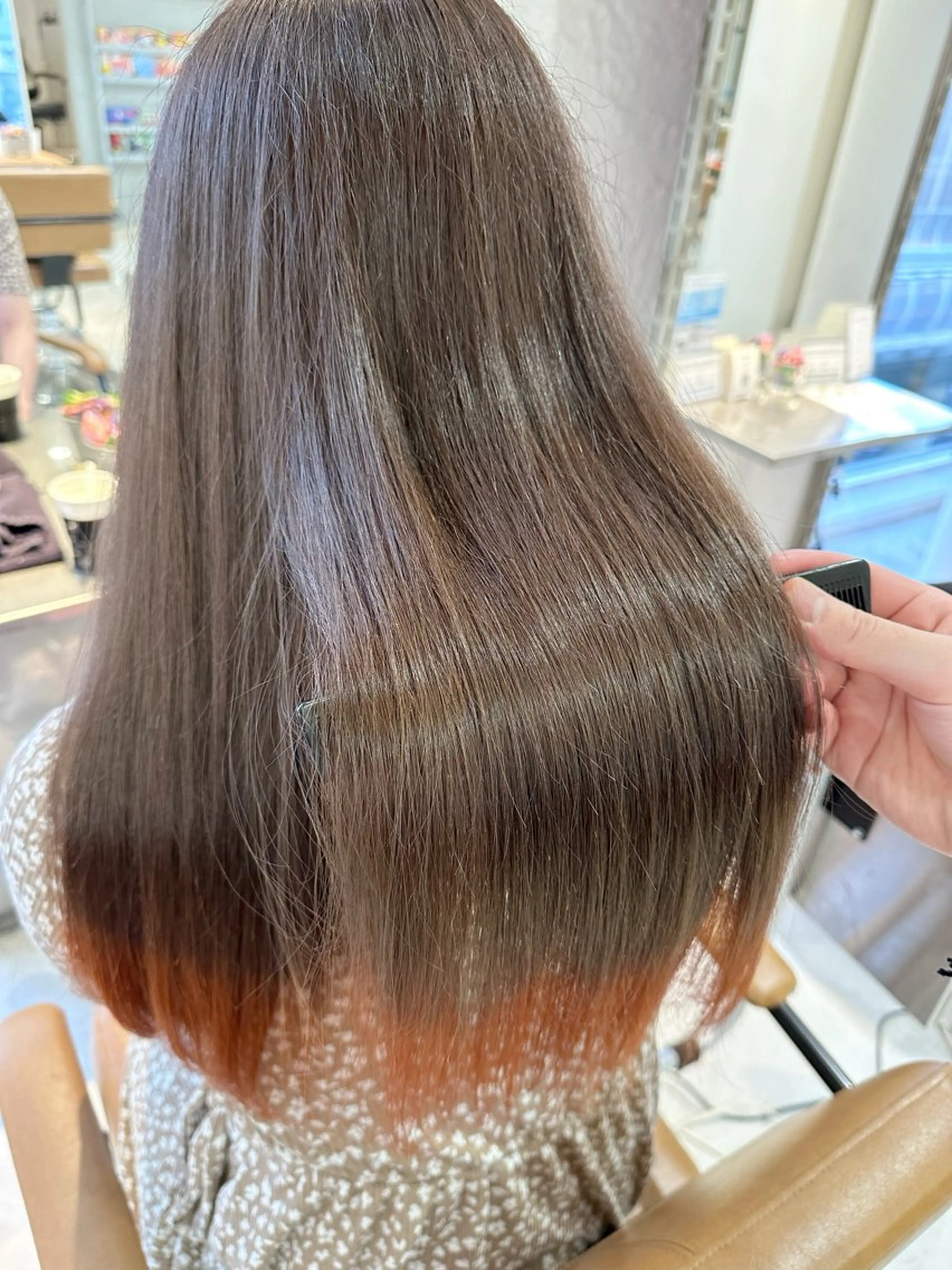 ロング カラー グレージュ オレンジ レイヤーブリーチ特化 ホワイト専門/岸のヘアスタイル