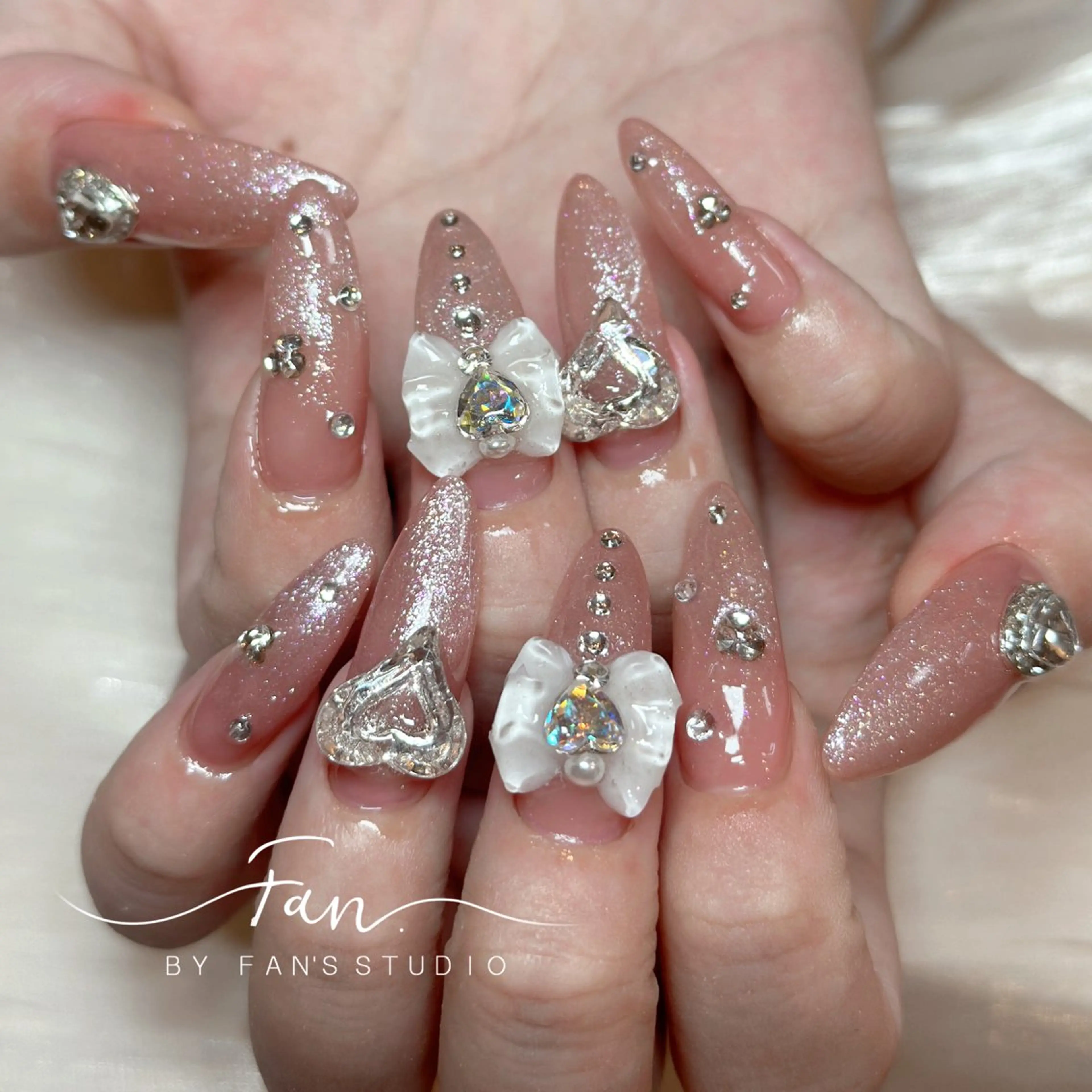 「平日限定」チップ長さだしワンカラーパーツつけ放題 ¥ 15980→ ¥ 12980の写真