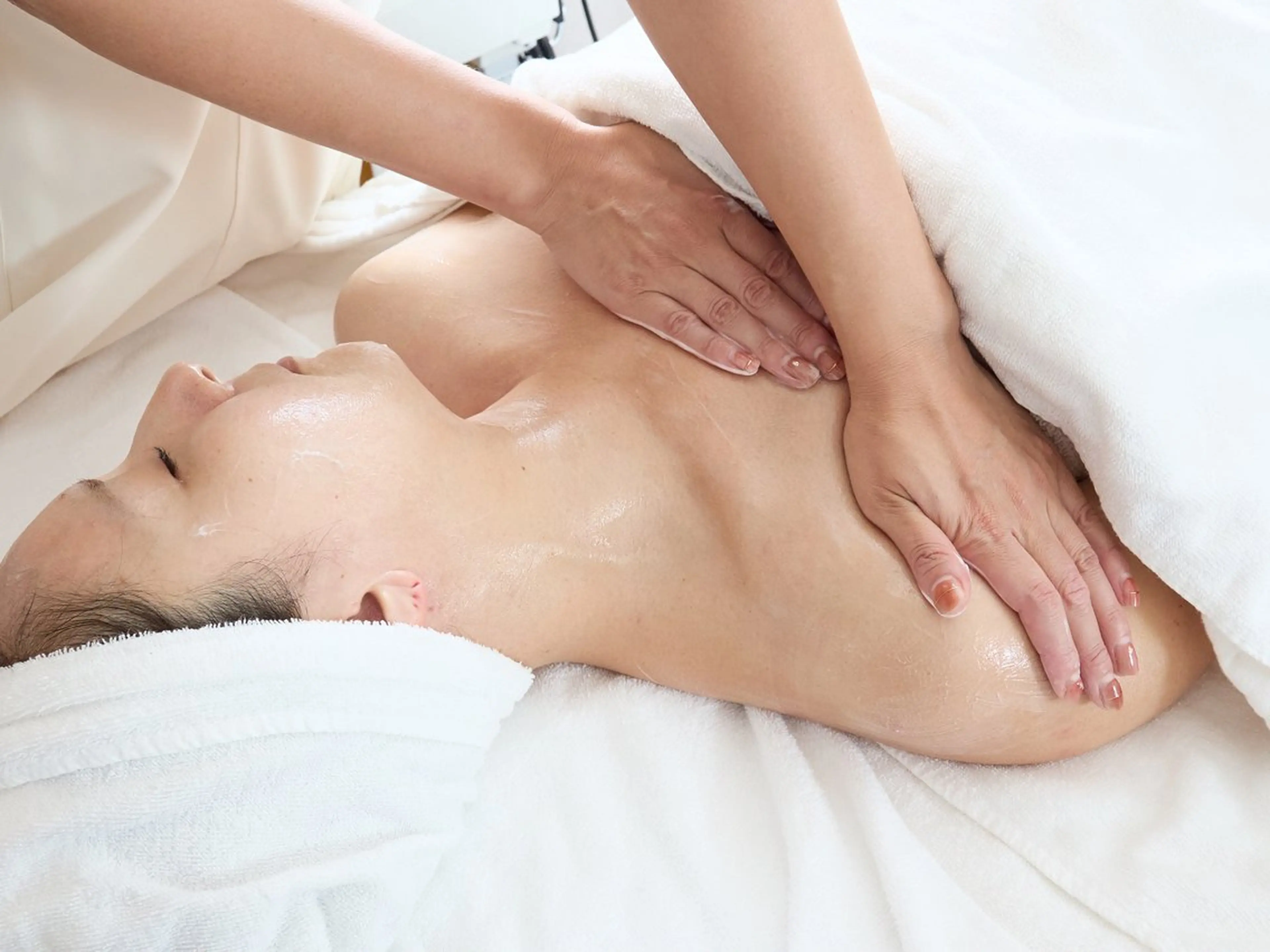 【毛穴洗浄＋ホワイトニング＋エイジング】深層リンパ 3種類のパック付 90分の写真